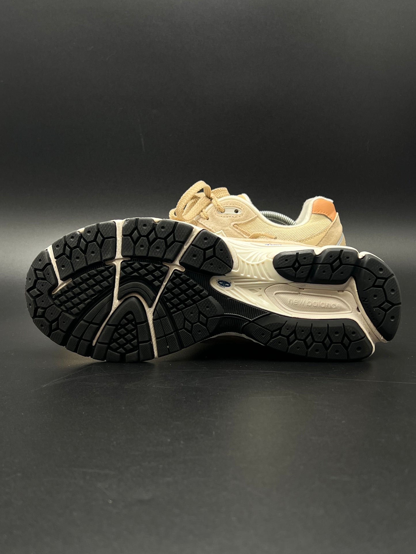 NEW BALANCE 2002r BEIGE