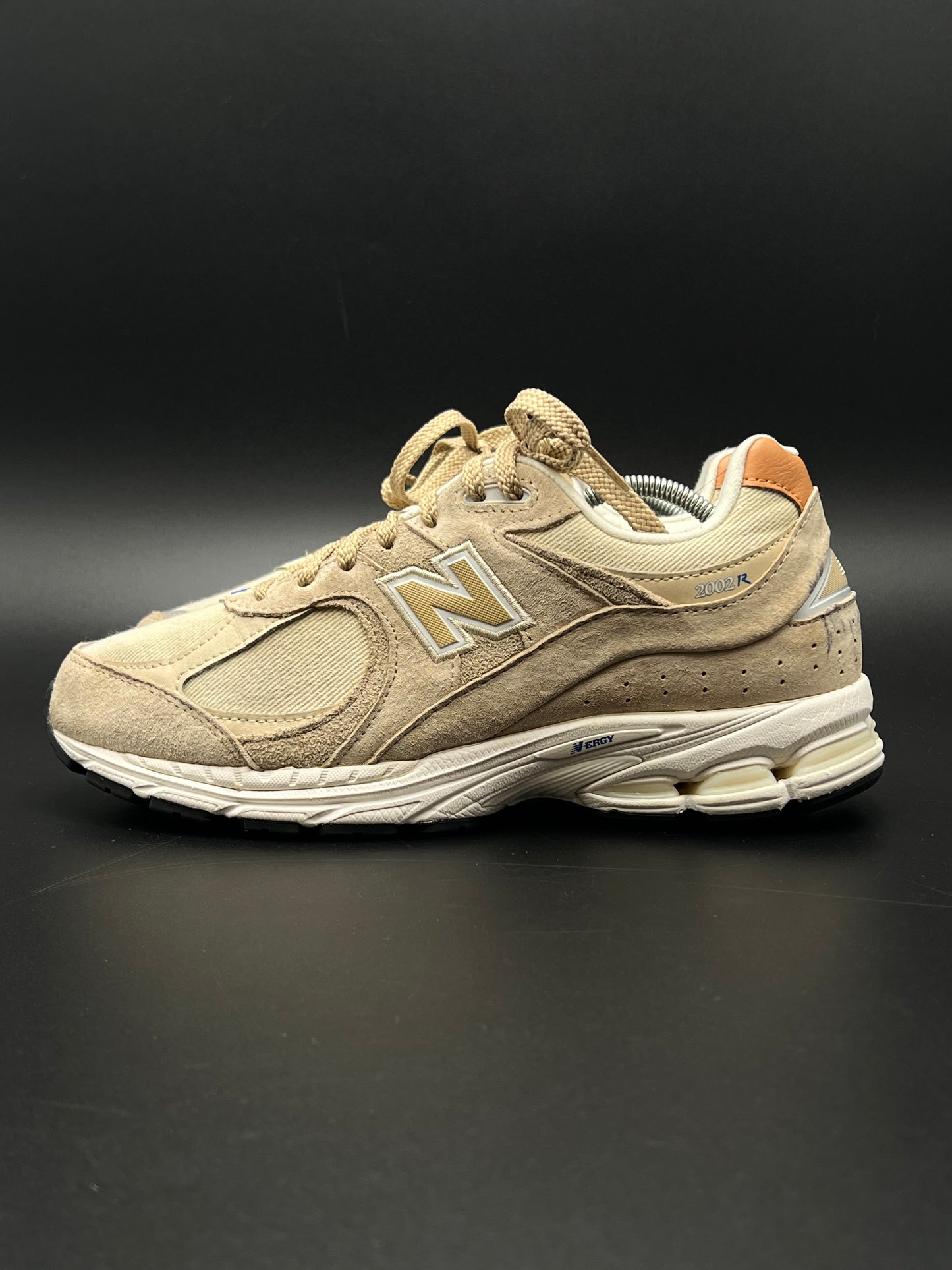NEW BALANCE 2002r BEIGE