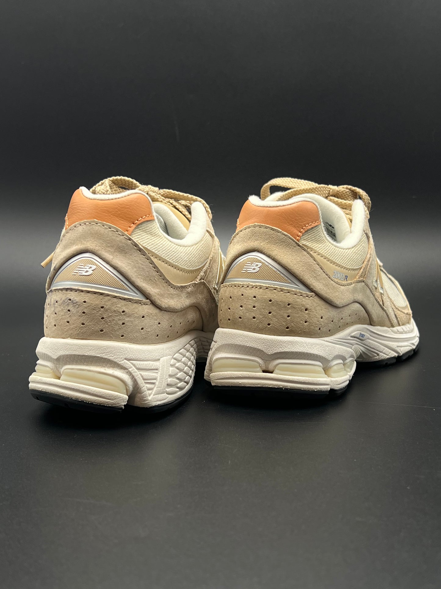 NEW BALANCE 2002r BEIGE
