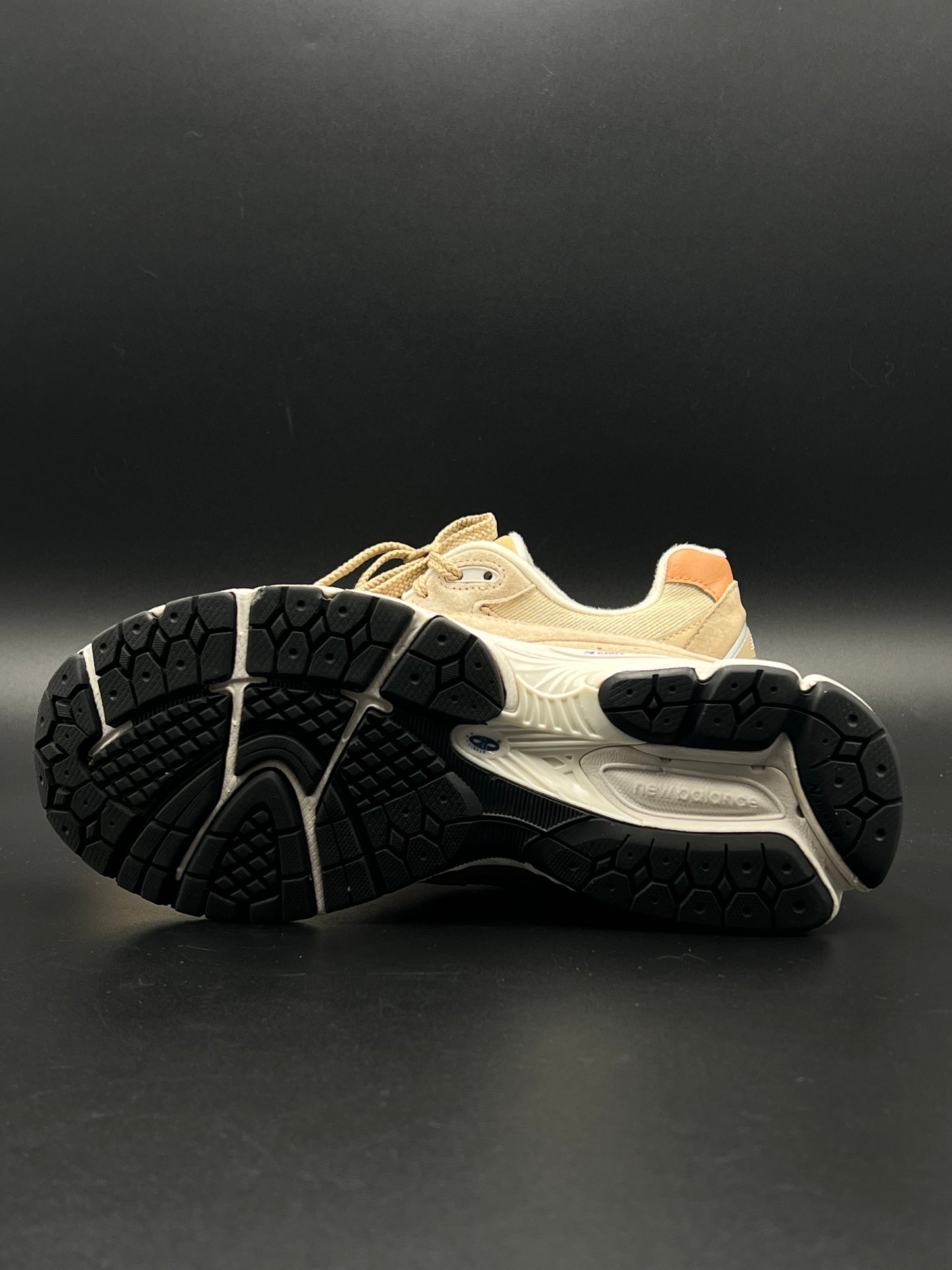 NEW BALANCE 2002R