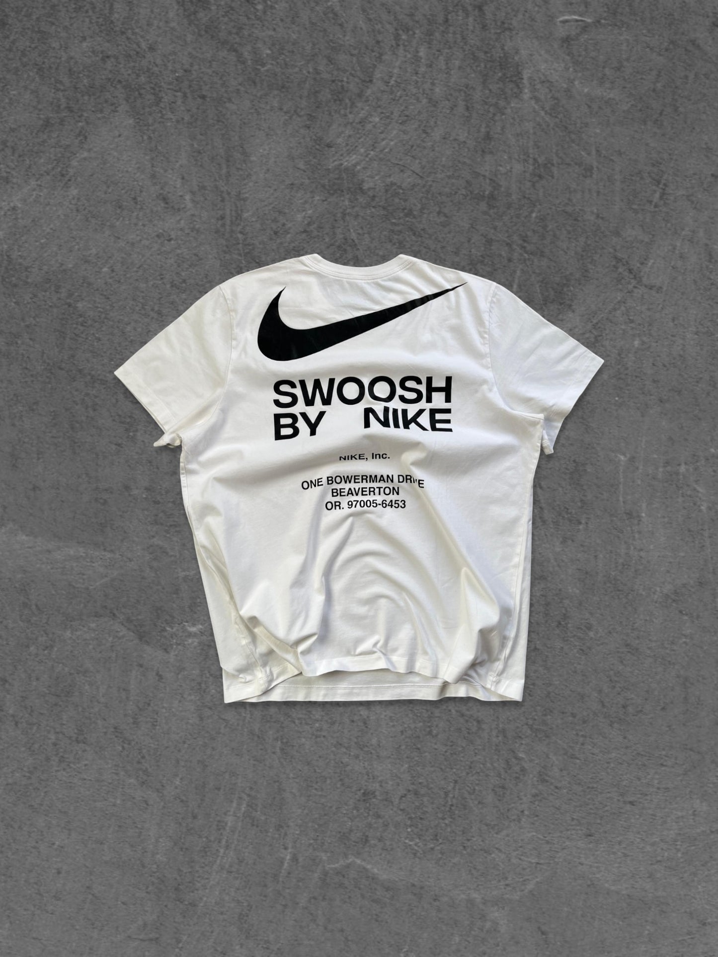 NIKE The Swoosh Tee