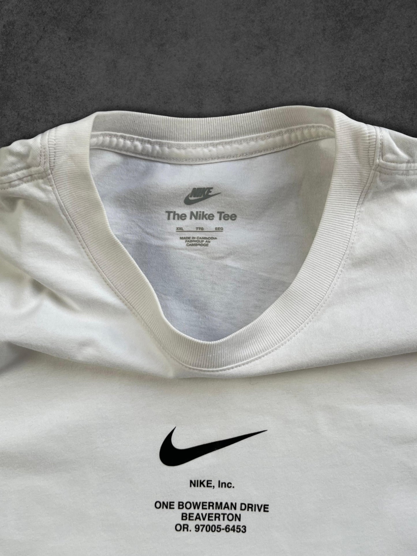 NIKE The Swoosh Tee