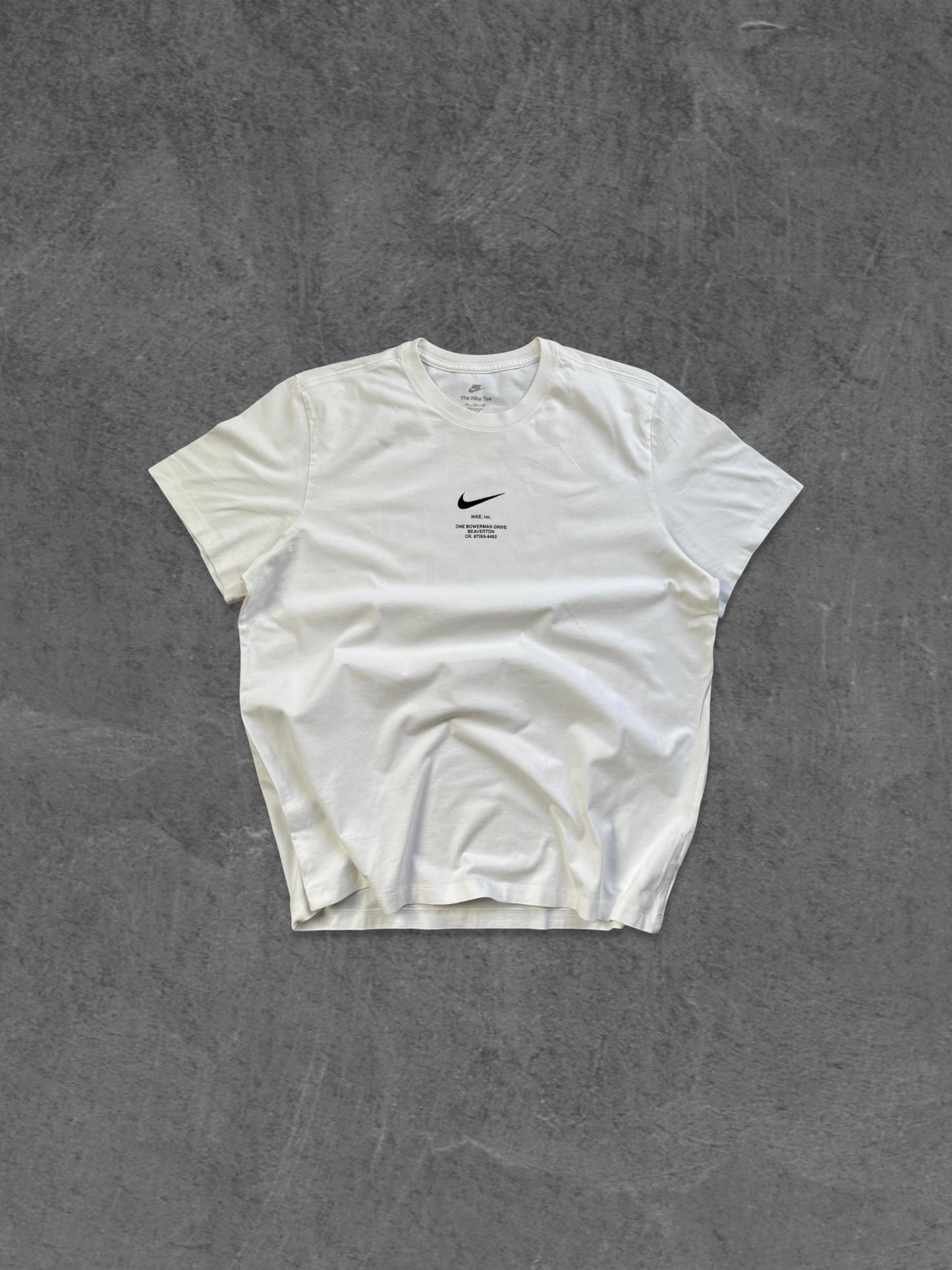 NIKE The Swoosh Tee