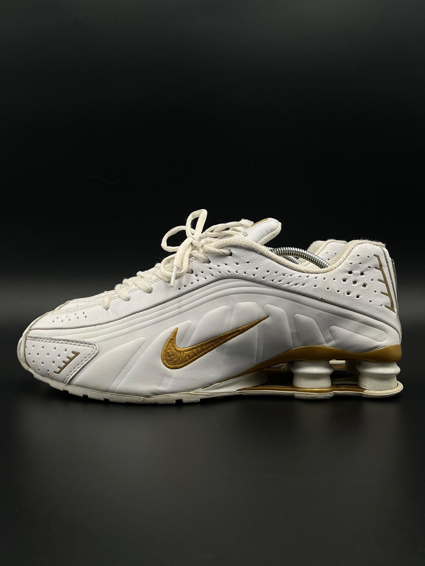 NIKE SHOX WHITE GOLD