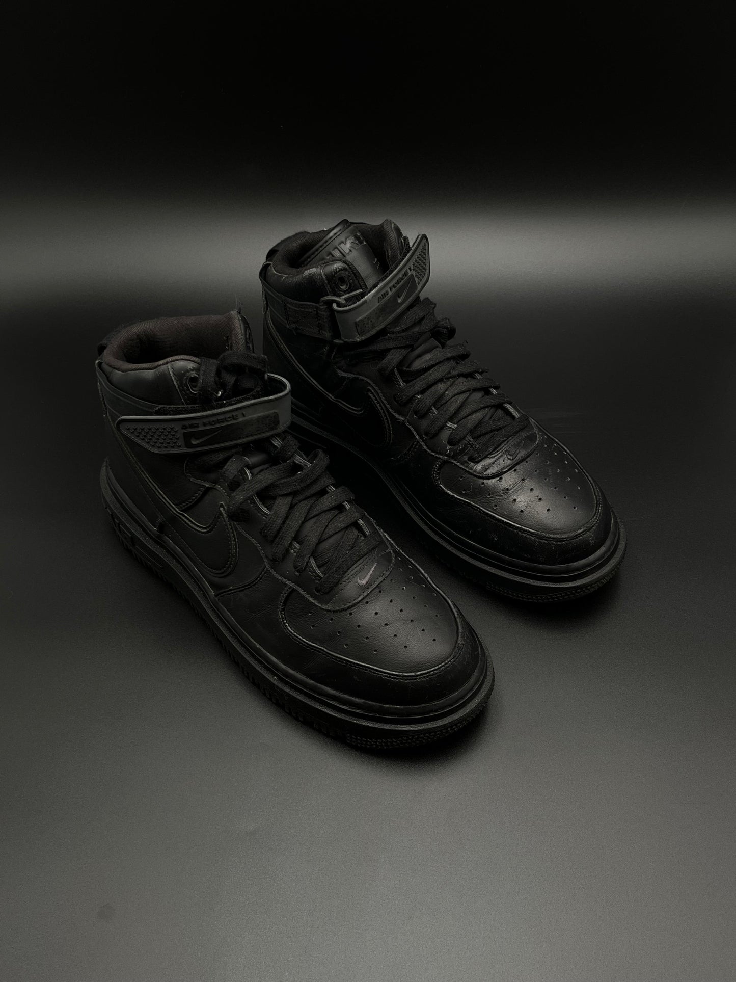 NIKE AIR FORCE 1 MID BOOTS