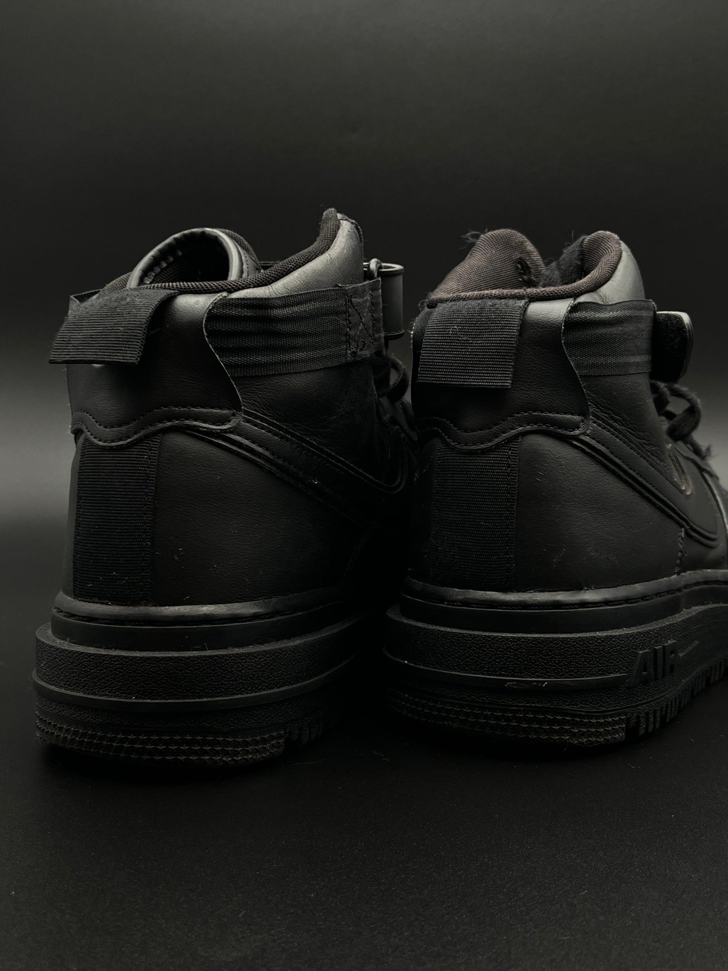NIKE AIR FORCE 1 MID BOOTS