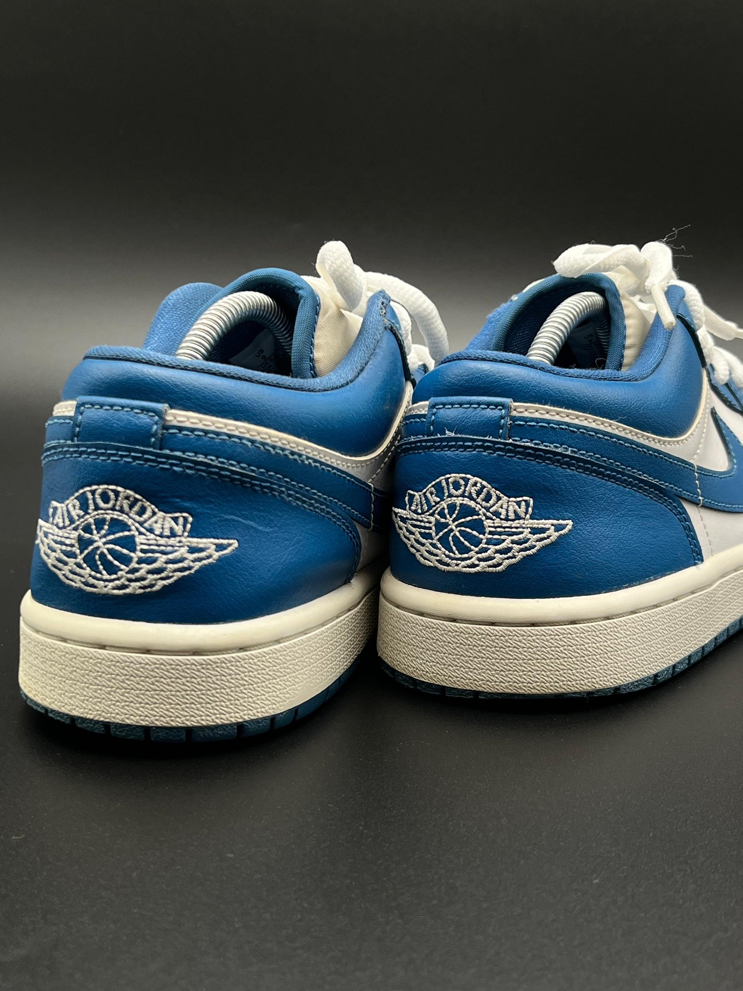 AIR JORDANS LOW MARINE BLUE