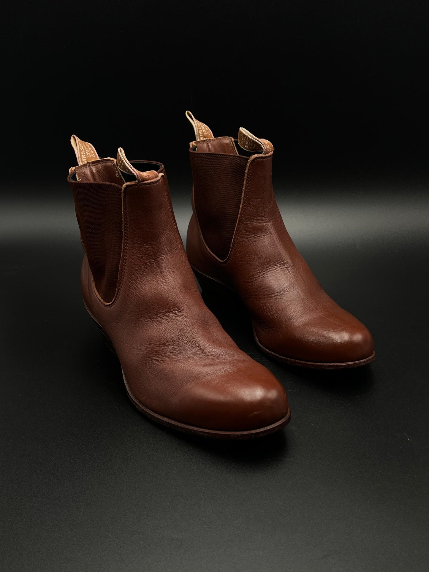 RM WILLIAMS HEEL CHELSEA BOOTS