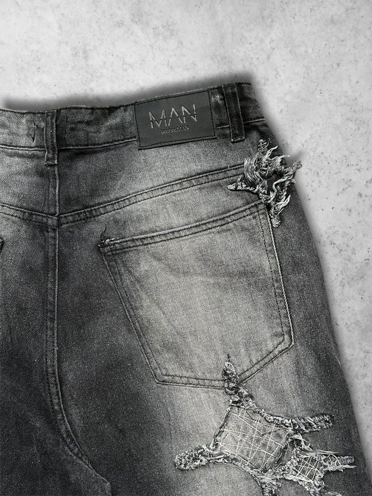 BOOHOOMAN SUPER BAGGY PATCHED JEANS