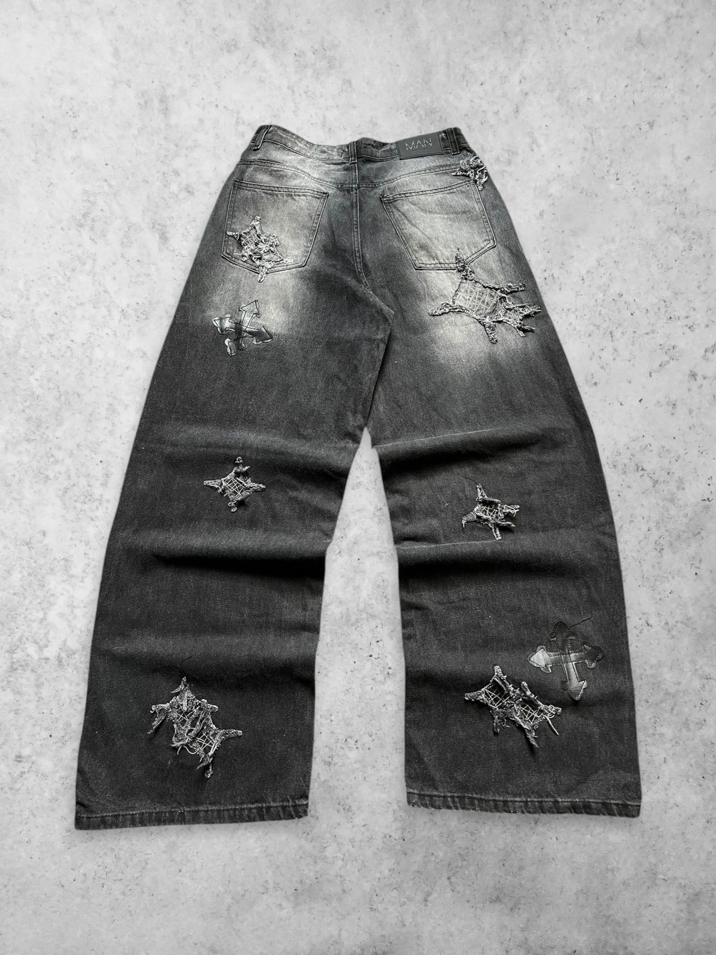 BOOHOOMAN SUPER BAGGY PATCHED JEANS