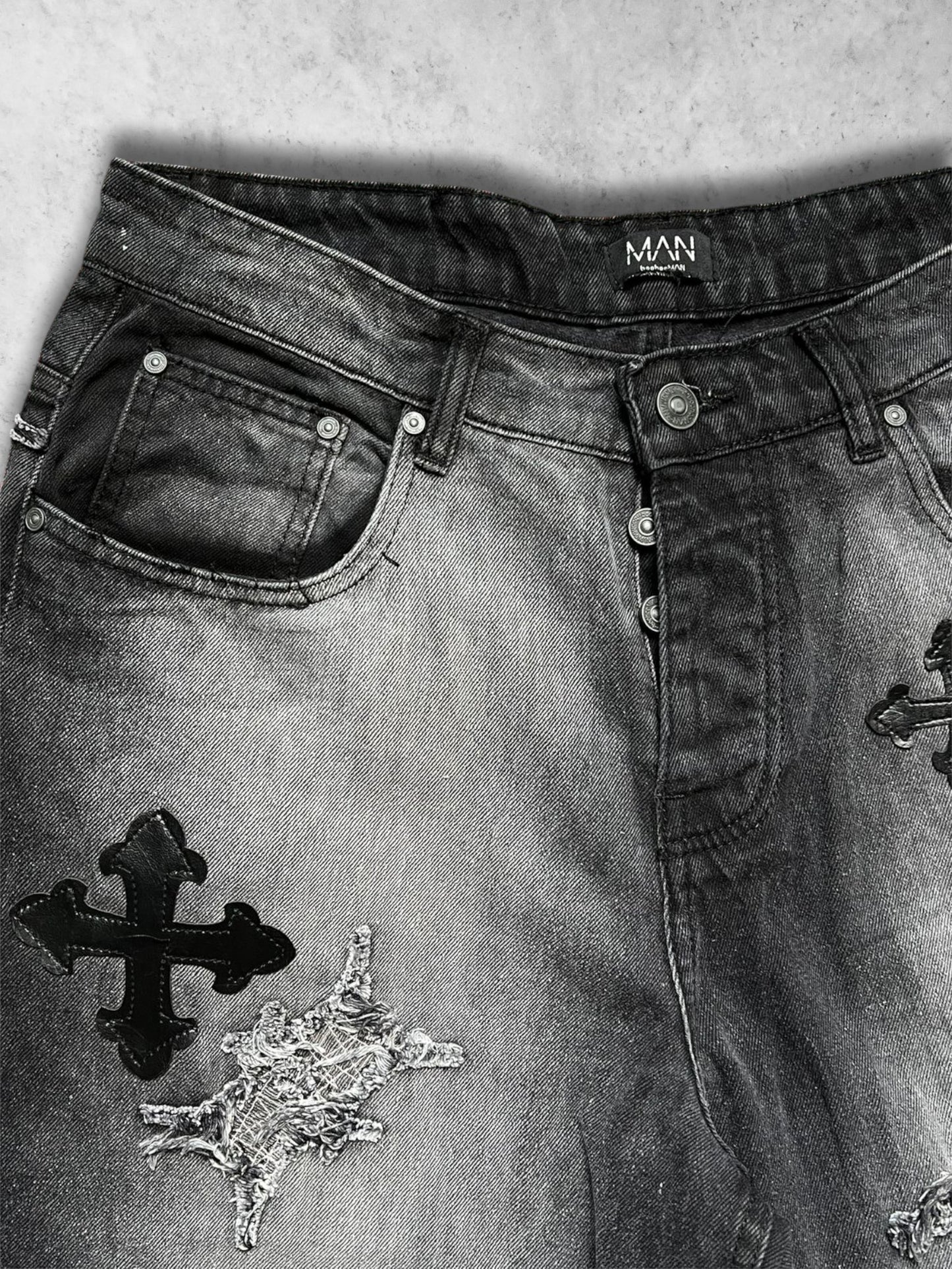 BOOHOOMAN SUPER BAGGY PATCHED JEANS