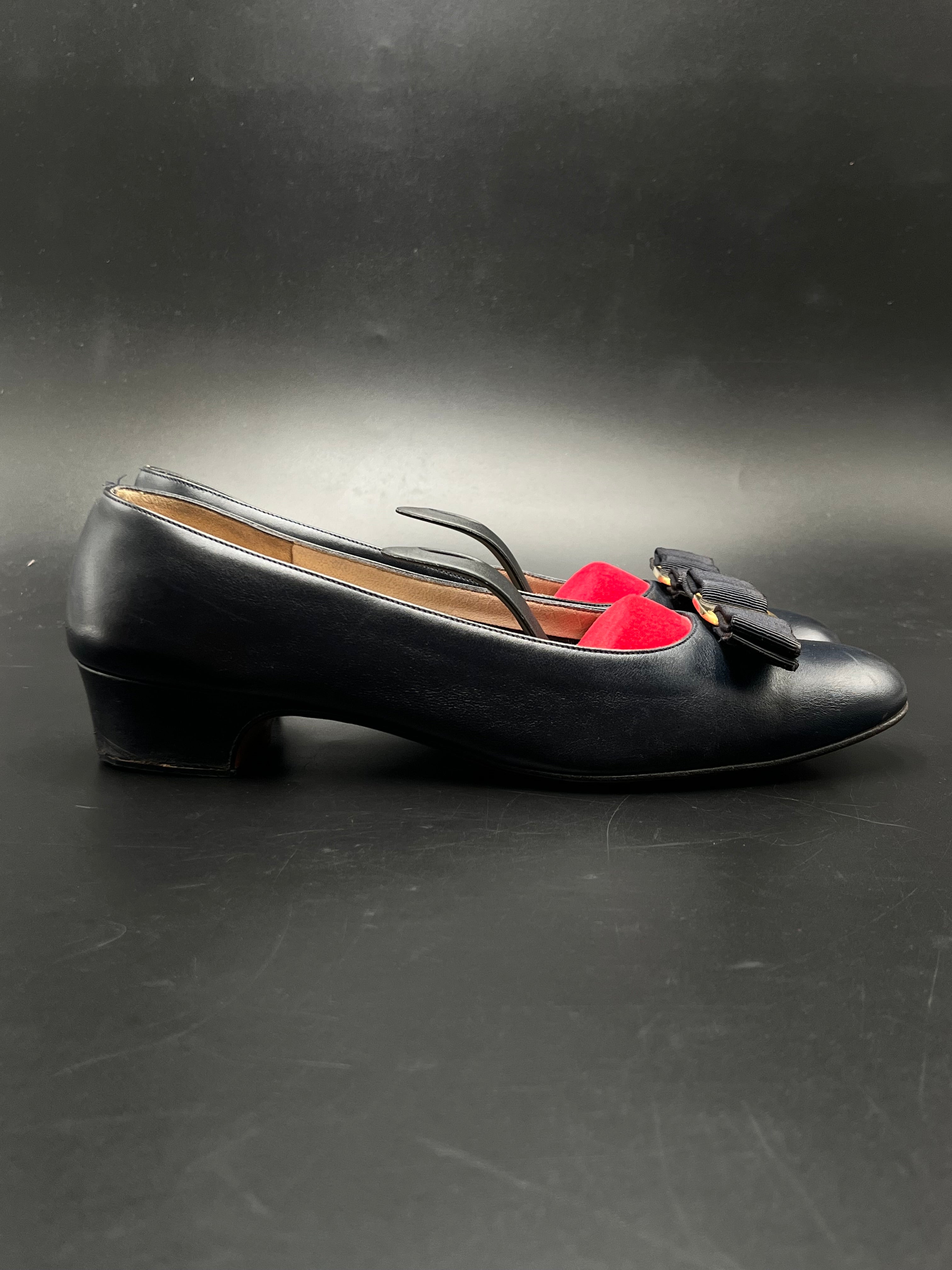 SALVATORE FERRAGAMO VARA BOW NAVY BLUE LEATHER LOW BLOCK HEELS