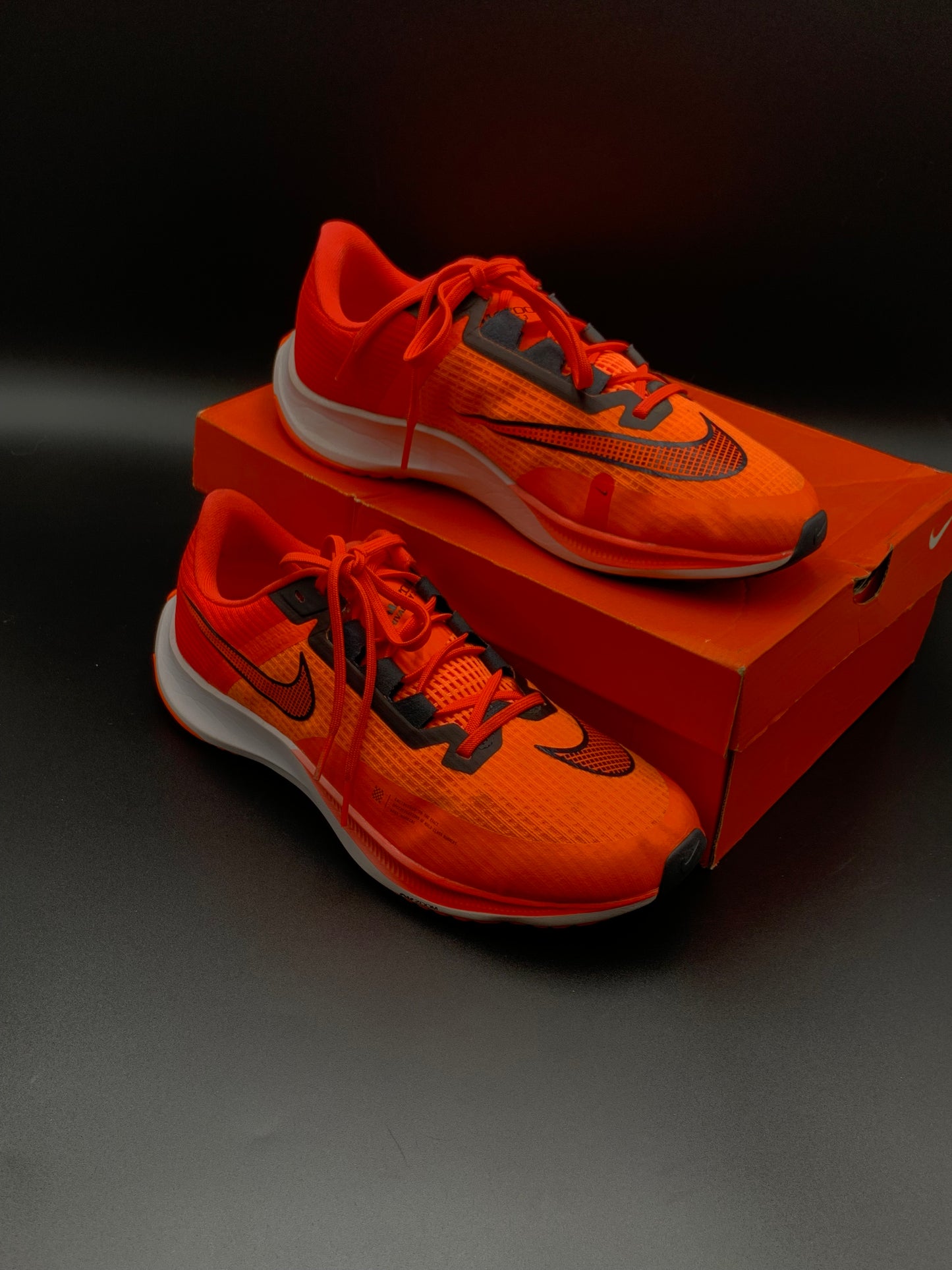 NIKE AIR ZOOM RUNNERS