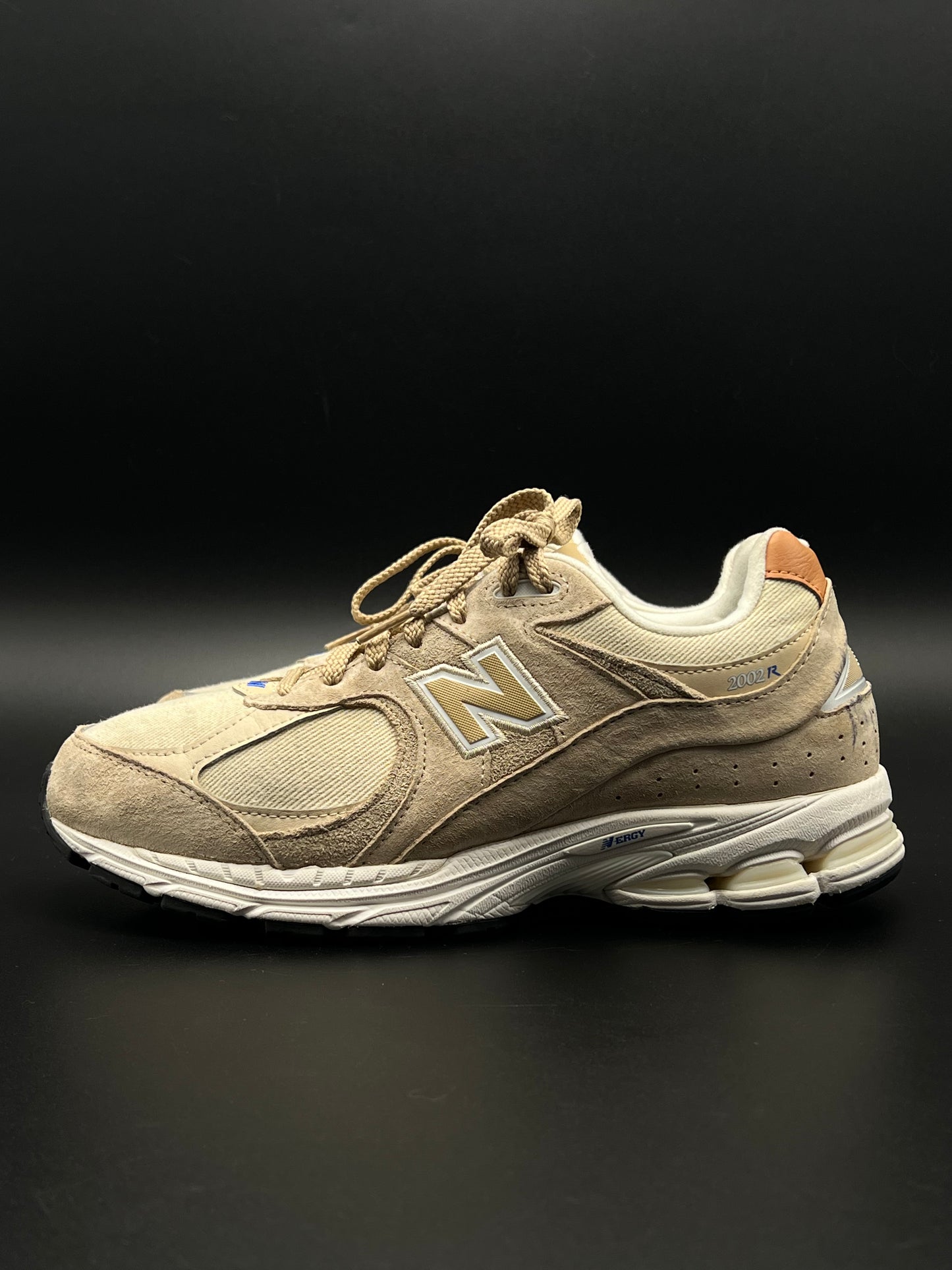 NEW BALANCE 2002R