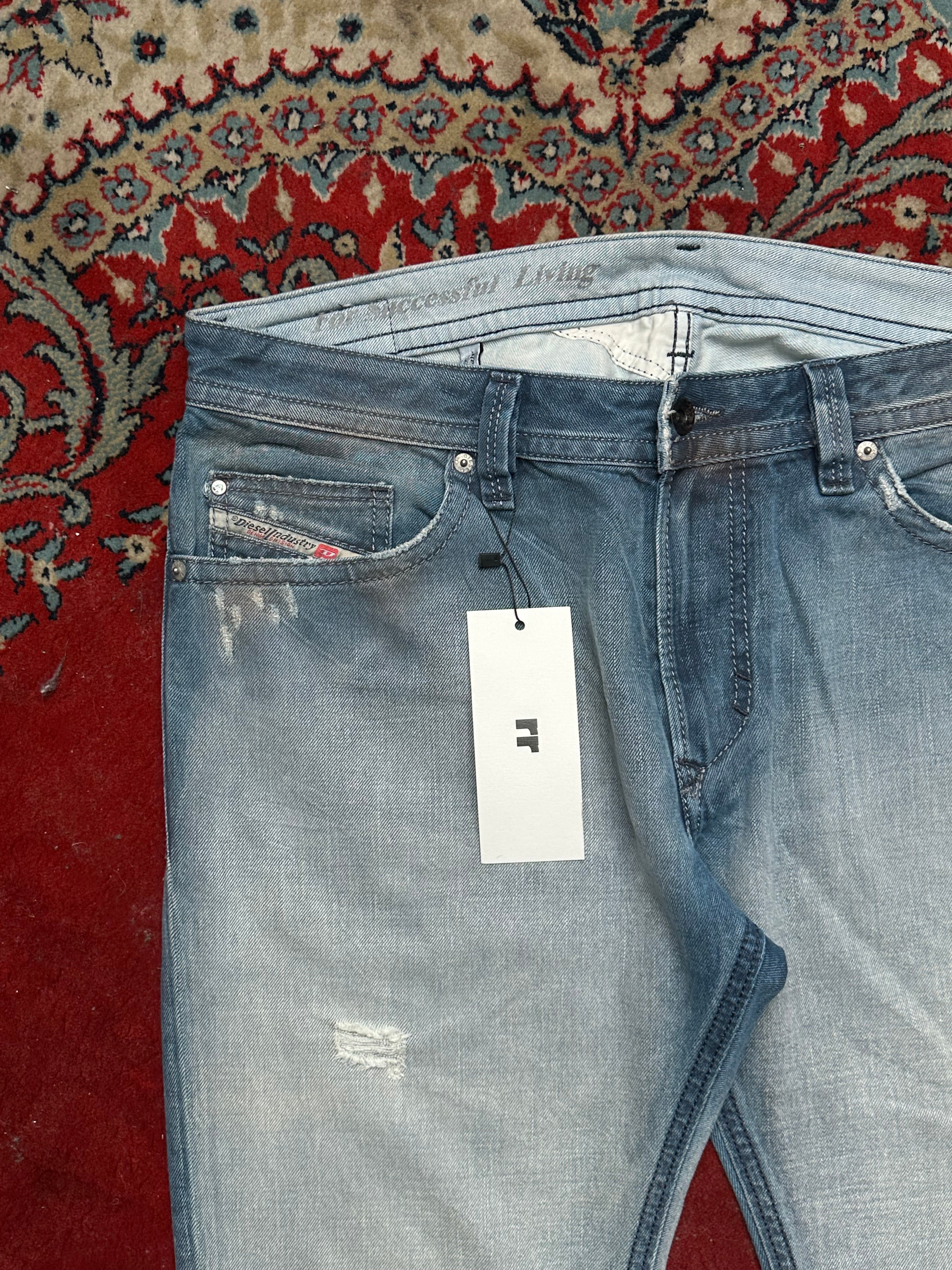 DIESEL THAVAR(SLIM FIT) LIGHT BLUE WASHED NON-STRETCH JEANS