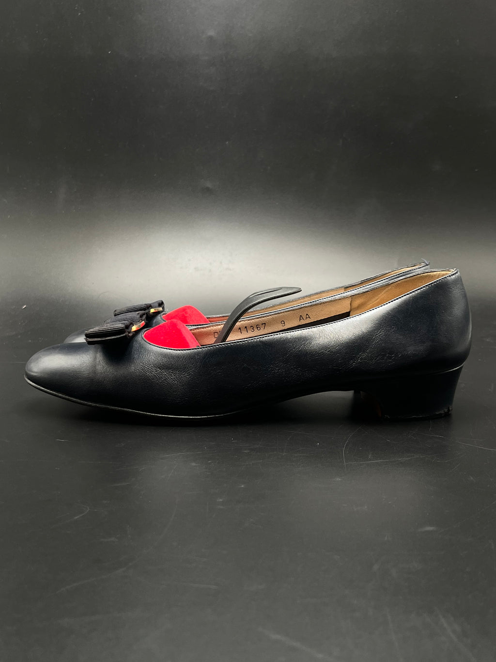 SALVATORE FERRAGAMO VARA BOW NAVY BLUE LEATHER LOW BLOCK HEELS