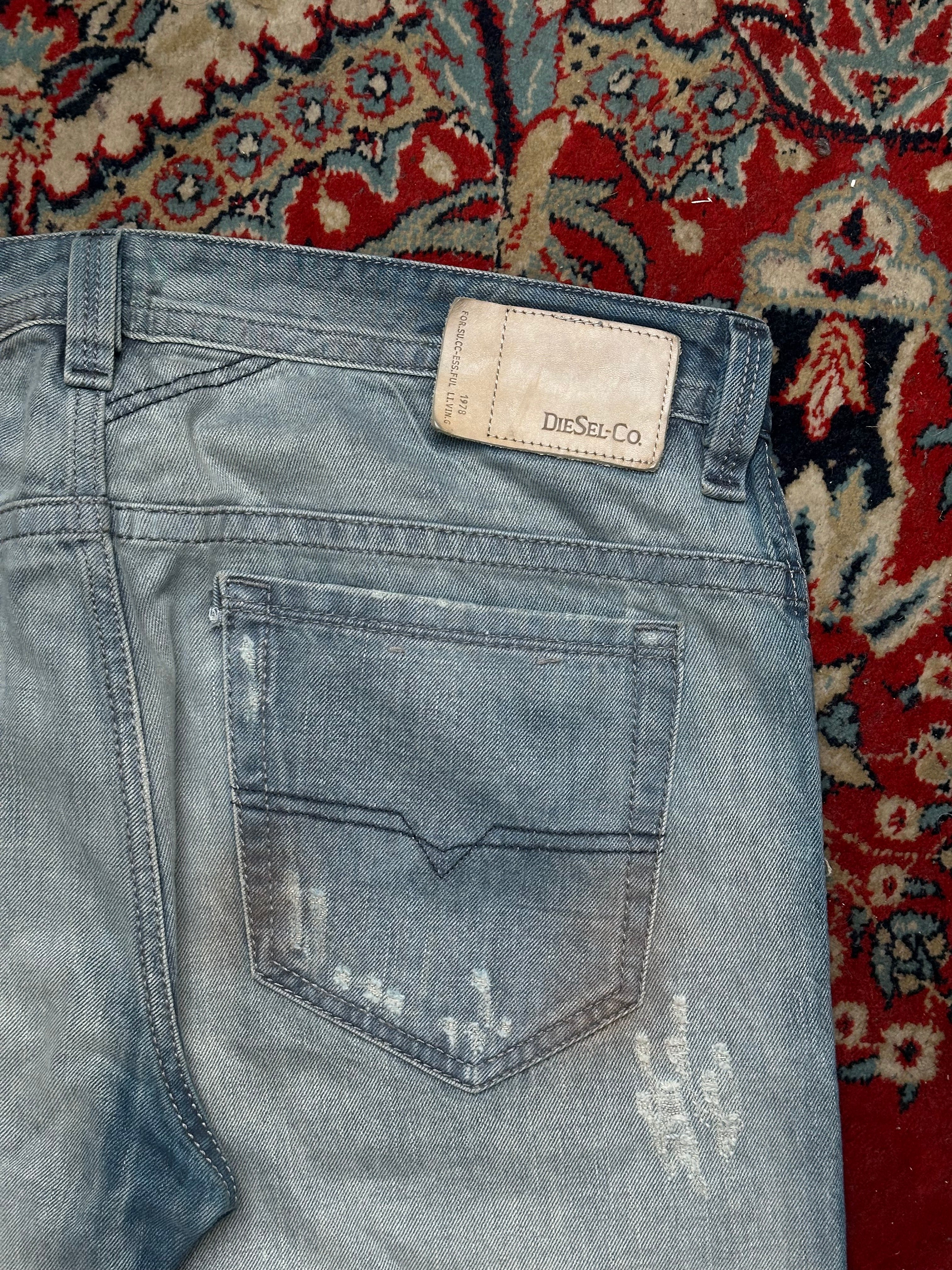 DIESEL THAVAR(SLIM FIT) LIGHT BLUE WASHED NON-STRETCH JEANS