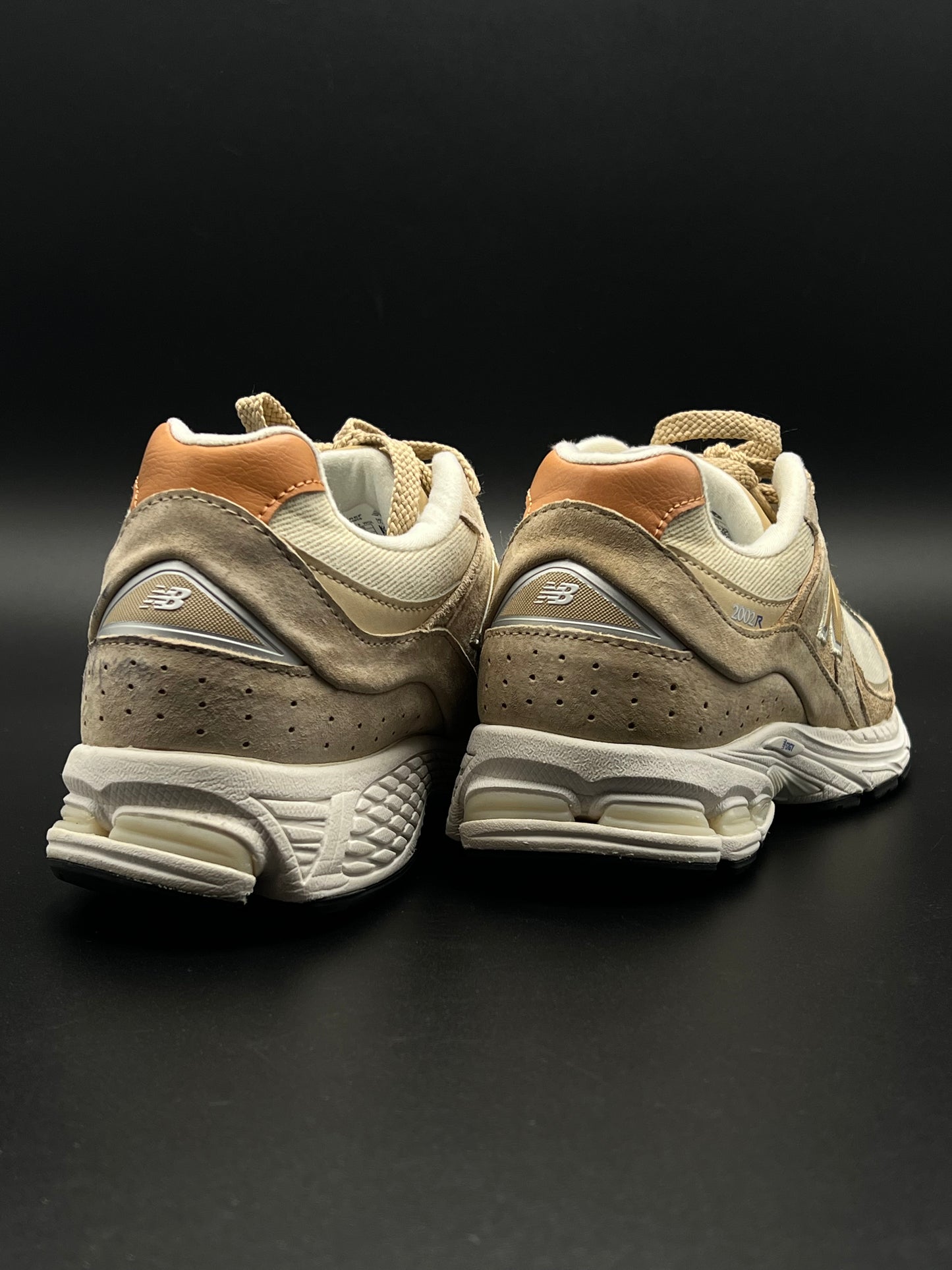 NEW BALANCE 2002R