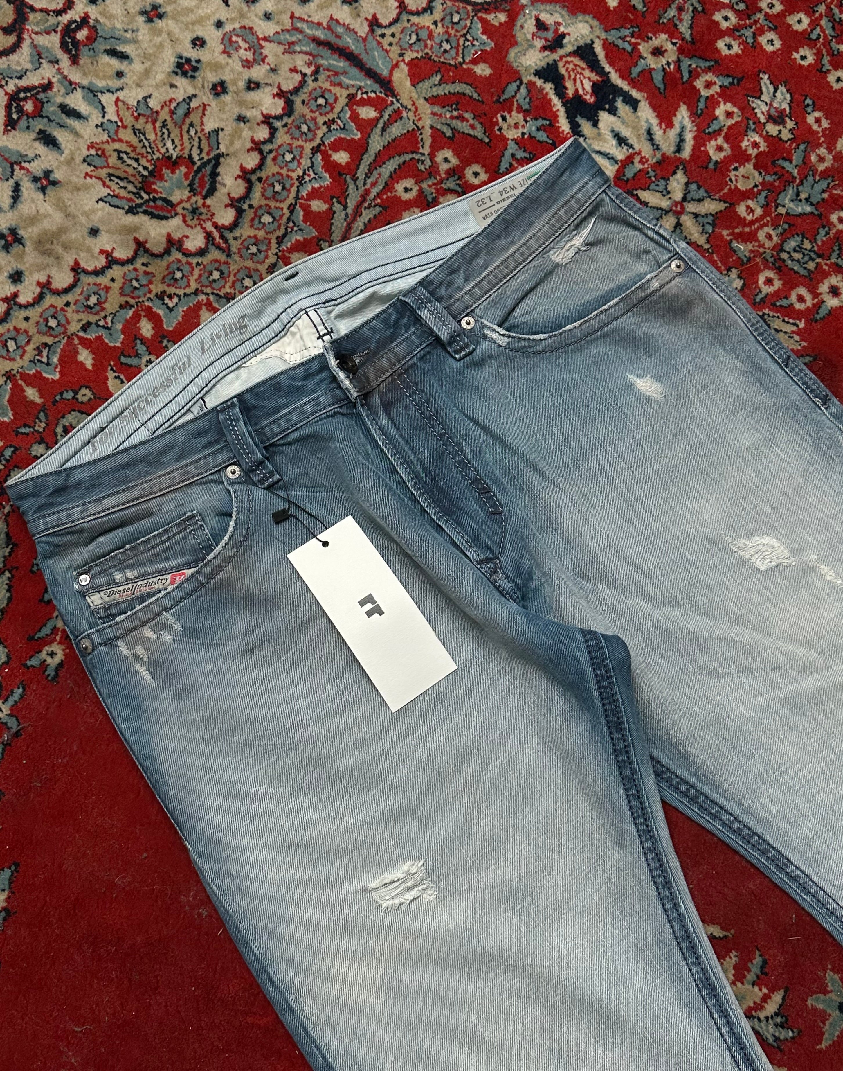 DIESEL THAVAR(SLIM FIT) LIGHT BLUE WASHED NON-STRETCH JEANS