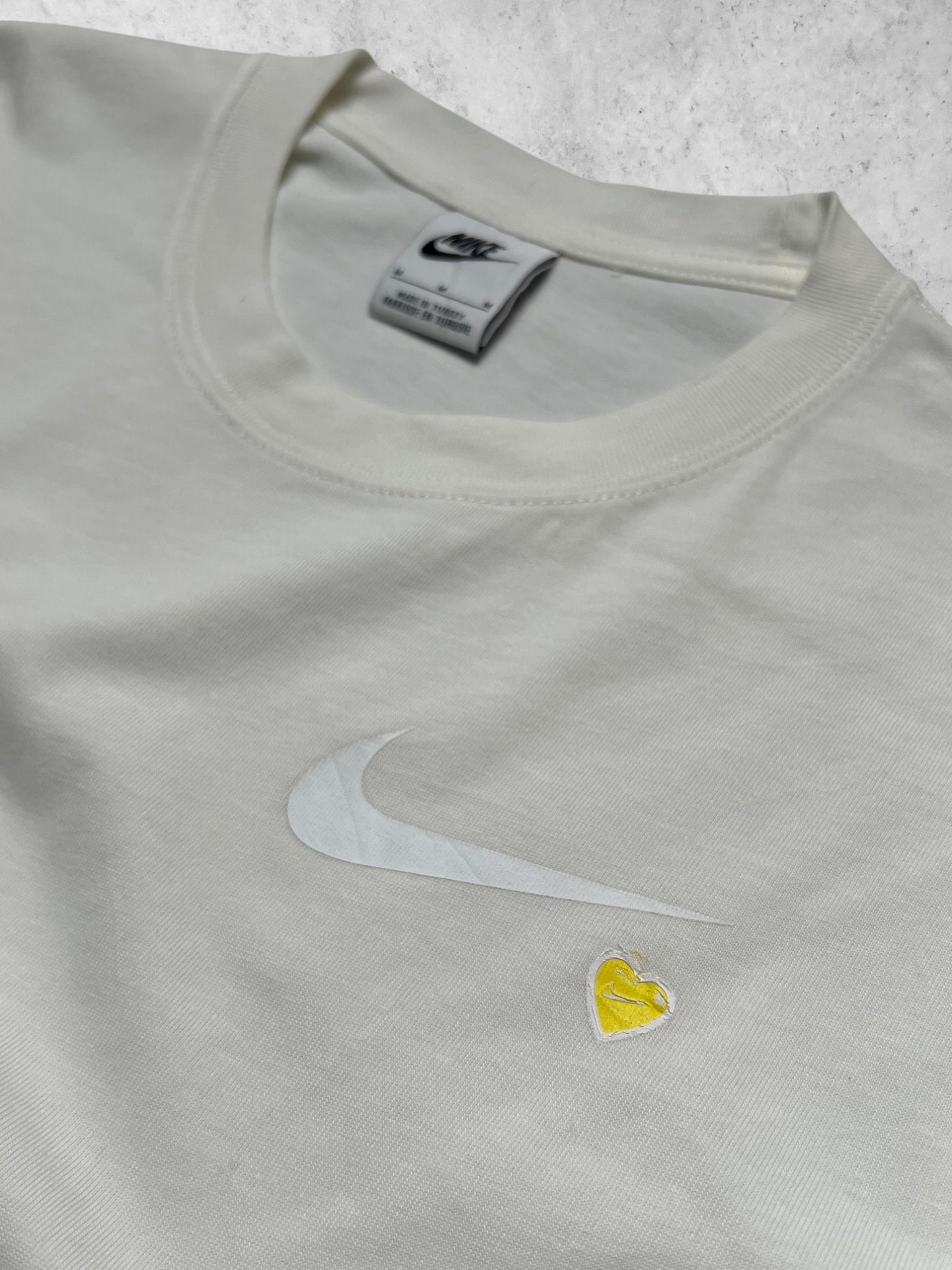 NIKE Graphic Logo Tee