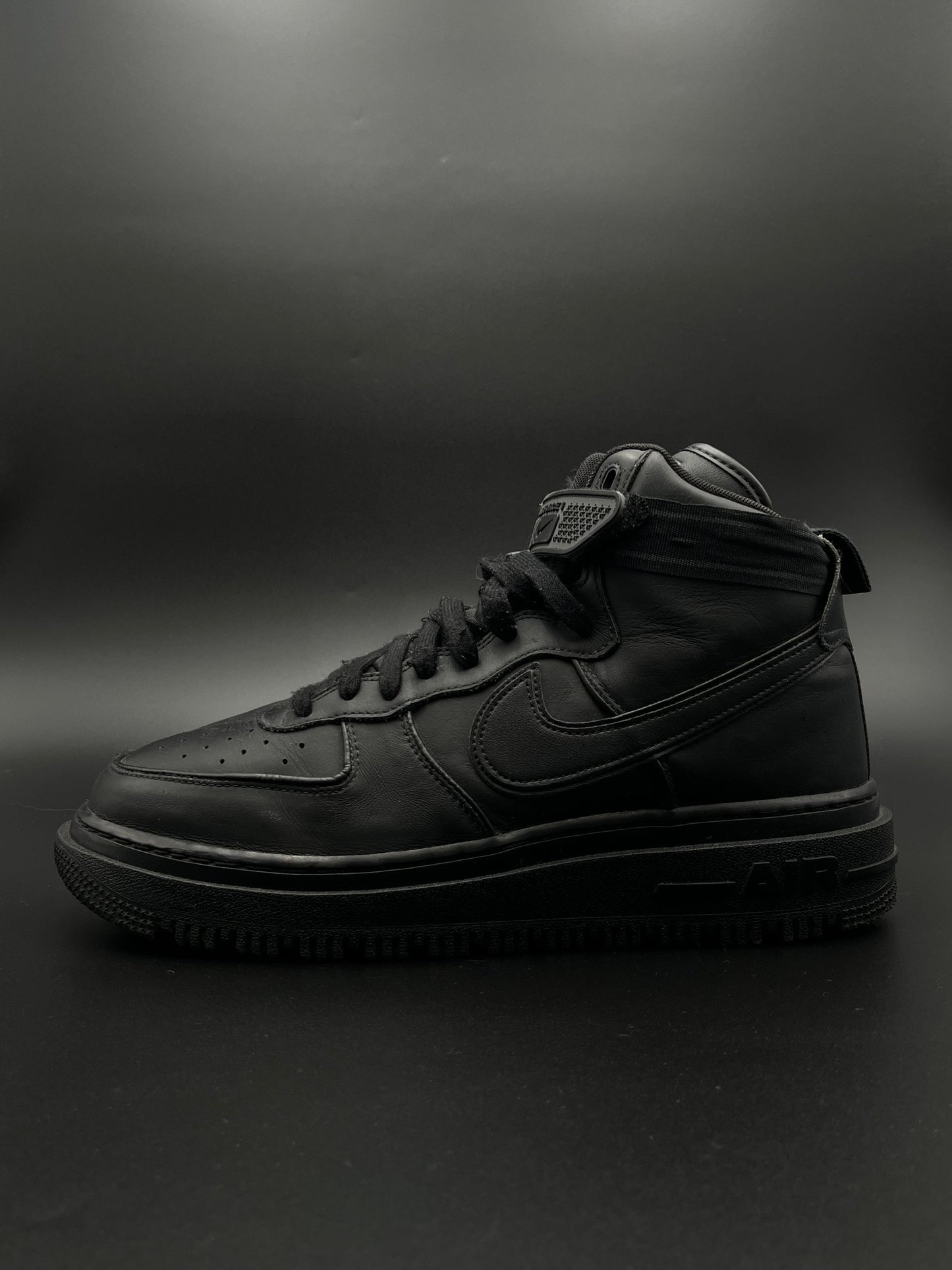 NIKE AIR FORCE 1 MID BOOTS