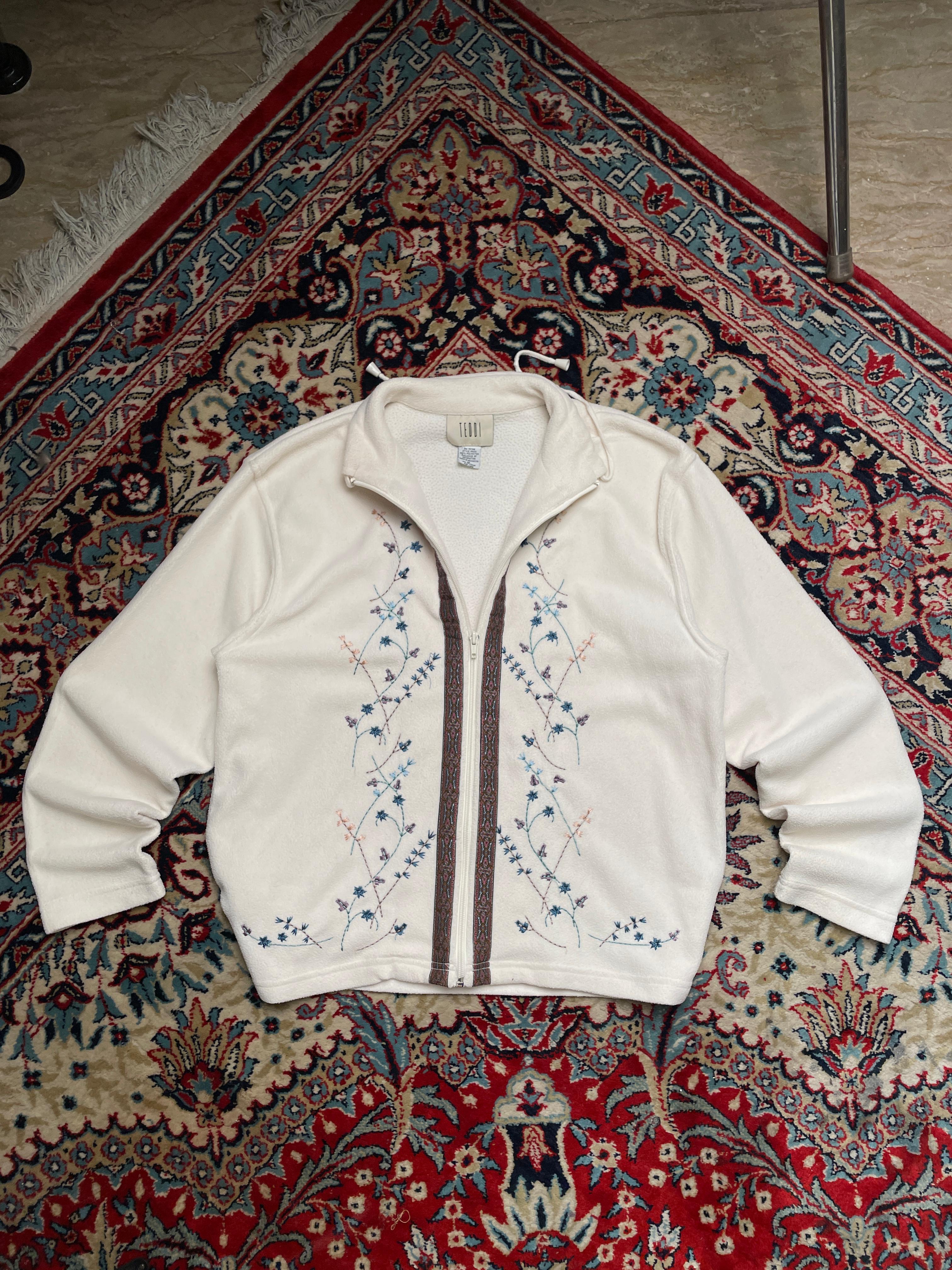 TEDDI FLEECE EMBROIDERED SWEATER