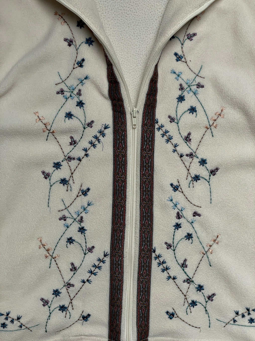 TEDDI FLEECE EMBROIDERED SWEATER