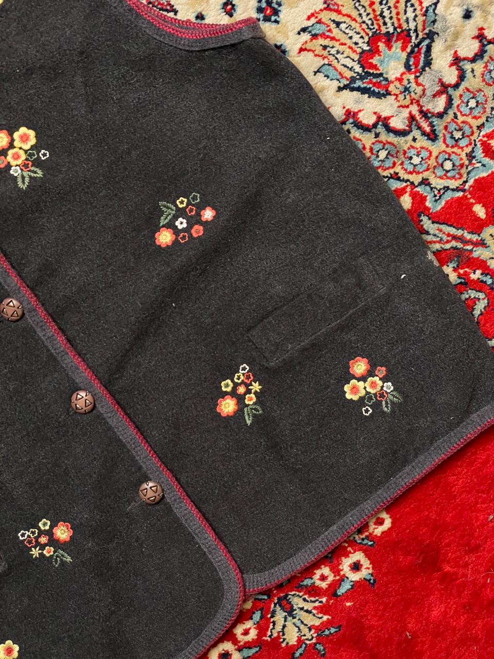 Vintage Black Wool Floral Embroidered Vest – Retro Rags
