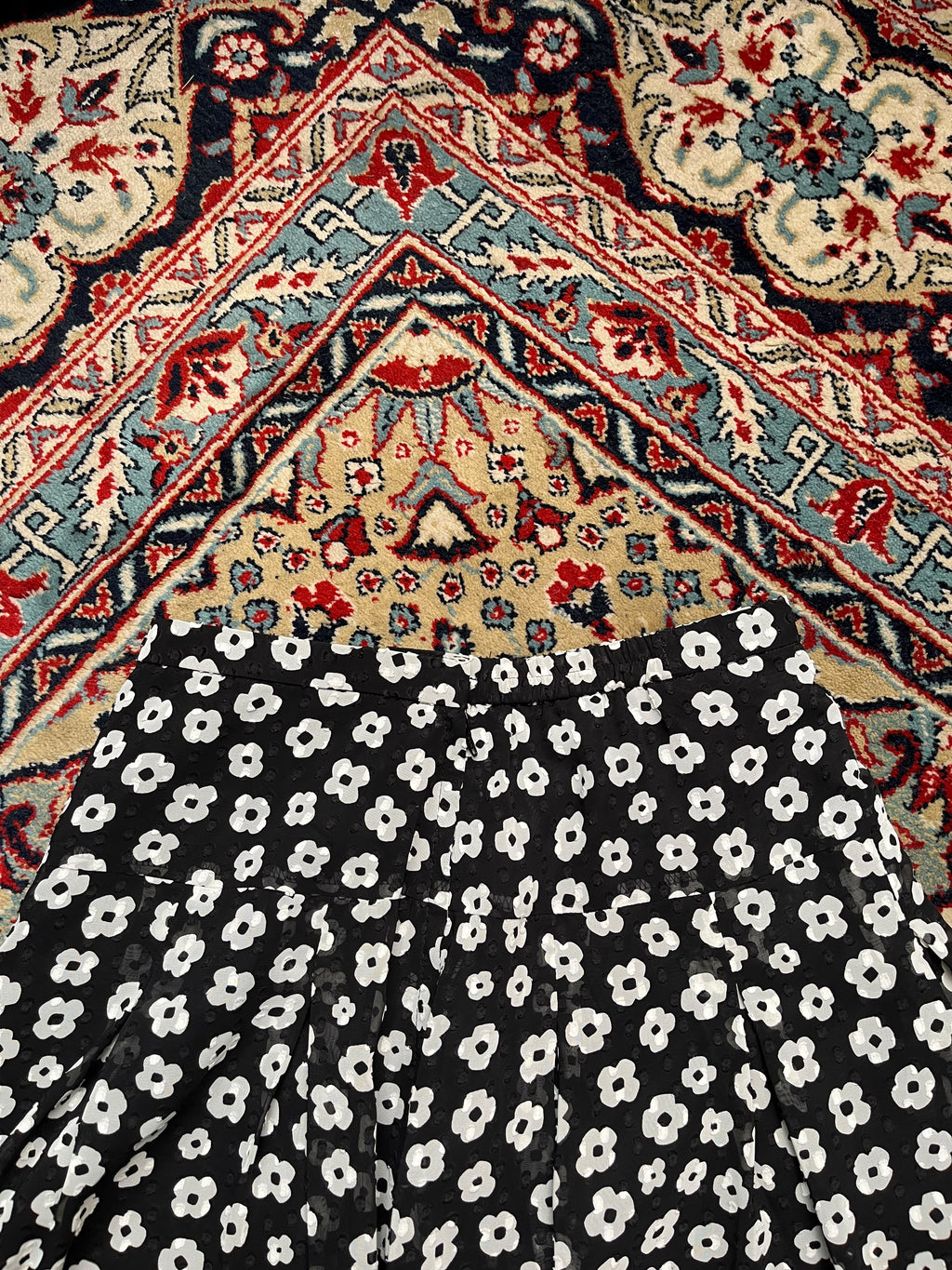 Retro Black & White Daisy Floral Print Chiffon Pleated Skirt - 26