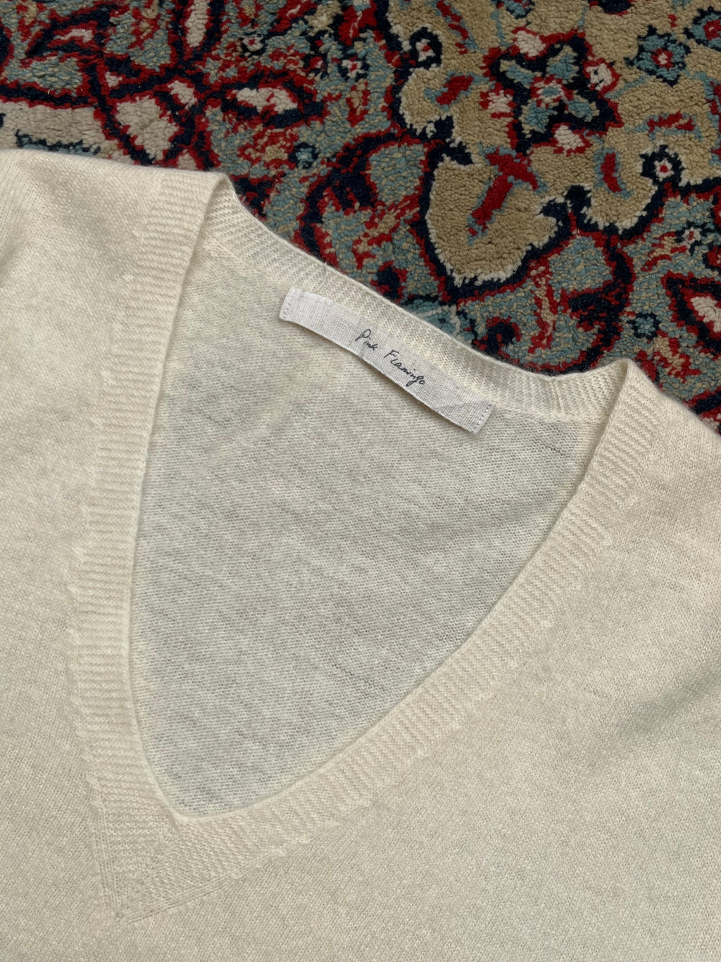 Pink Flamingo Ivory Cream Cashmere Wool V-Neck Knit Sweater - M