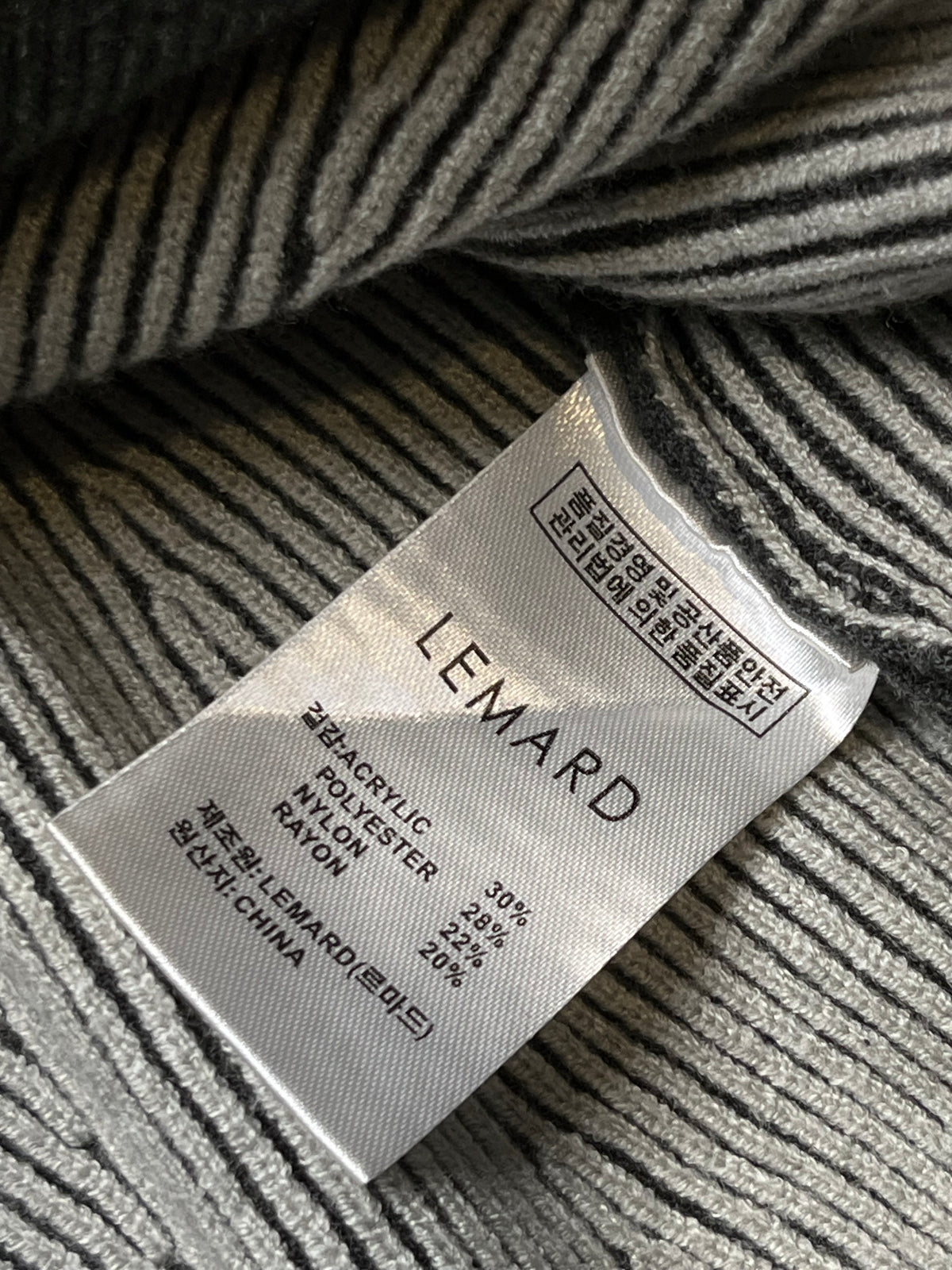 LEMARD Two Tone Charcoal Grey Ribbed Knit Crewneck Sweater - L