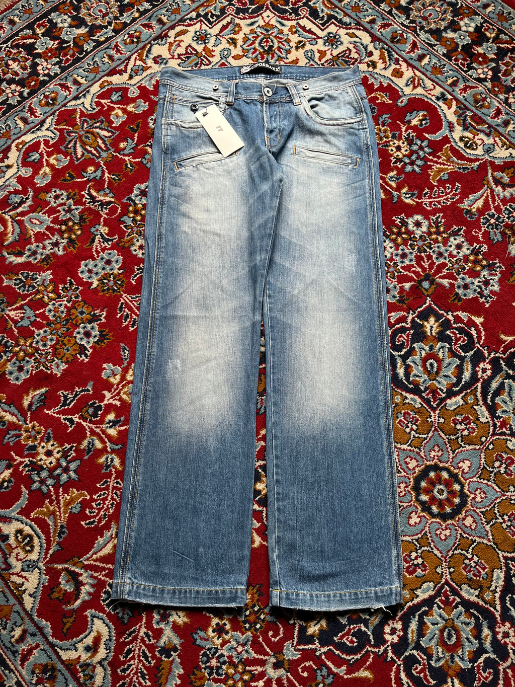 Cipo & Baxx Light WashED Distressed Straight FIT JEANS - 34