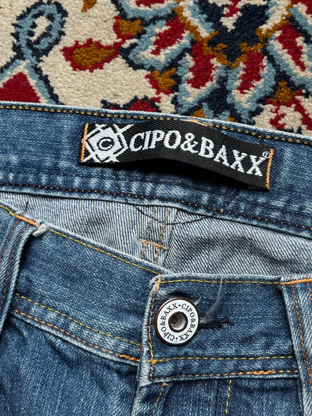 Cipo & Baxx Light WashED Distressed Straight FIT JEANS - 34