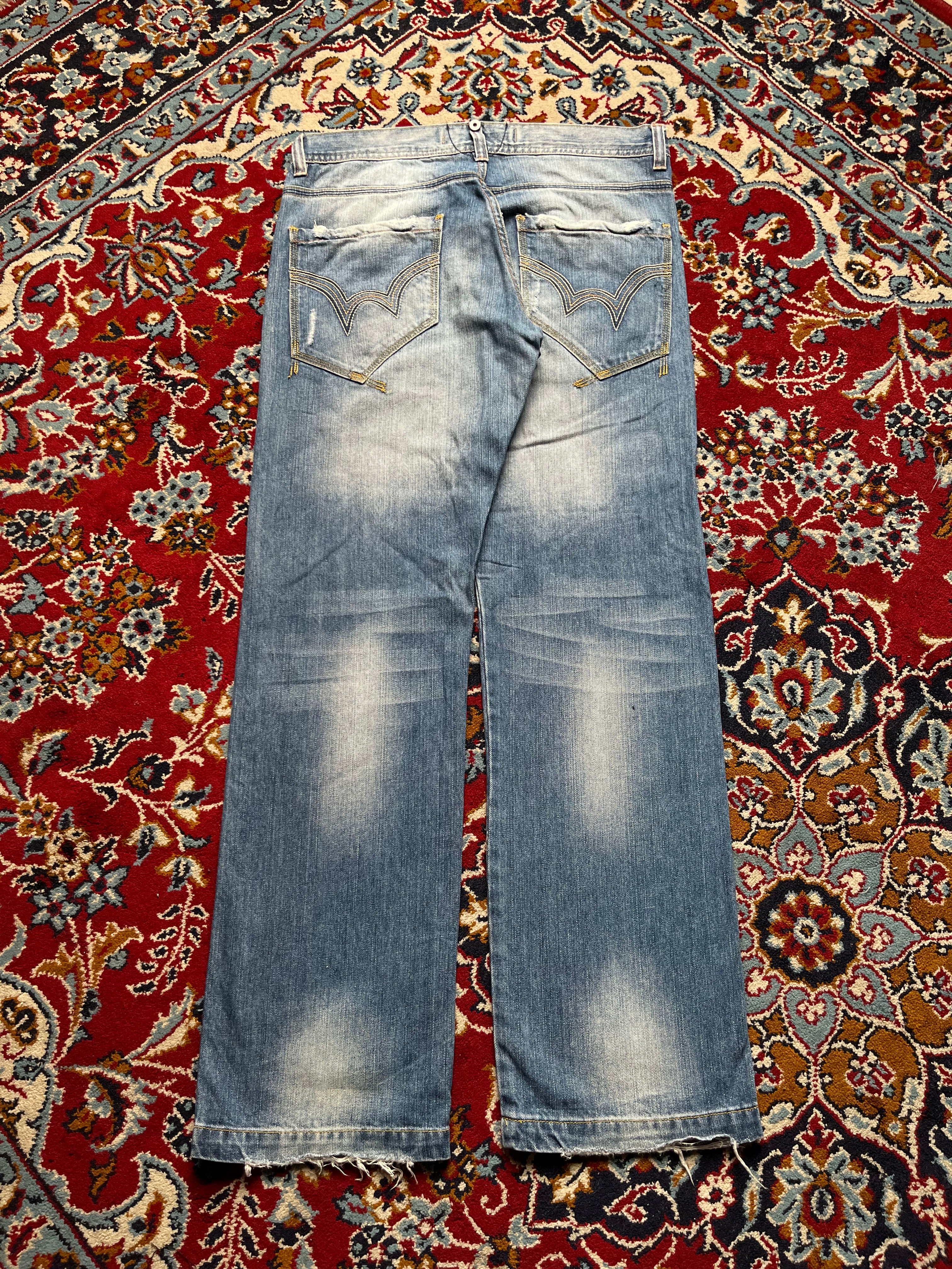 Cipo & Baxx Light WashED Distressed Straight FIT JEANS - 34