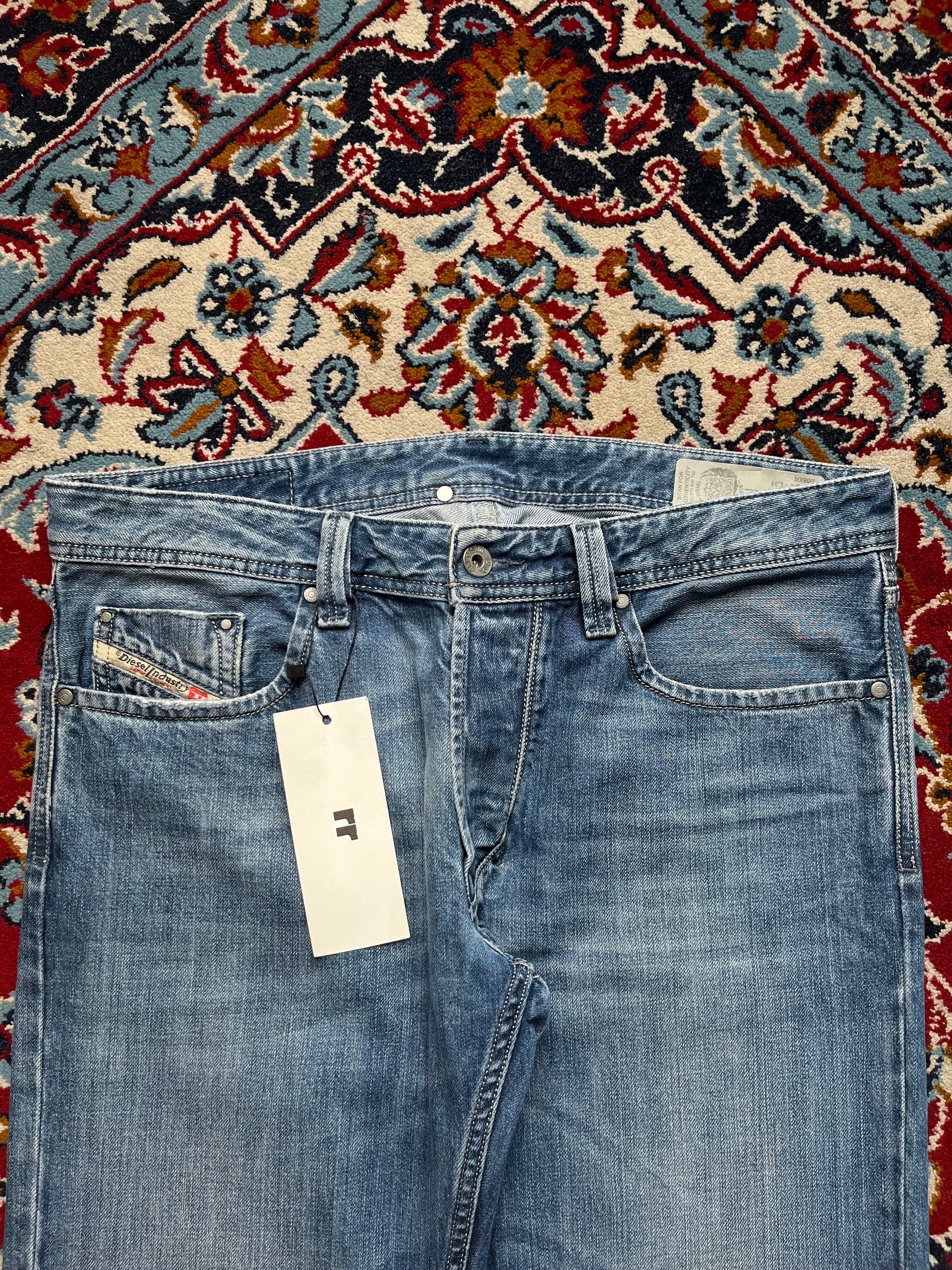 Diesel Larkee Regular Straight FIT Light WashED Distressed JEANS - 34