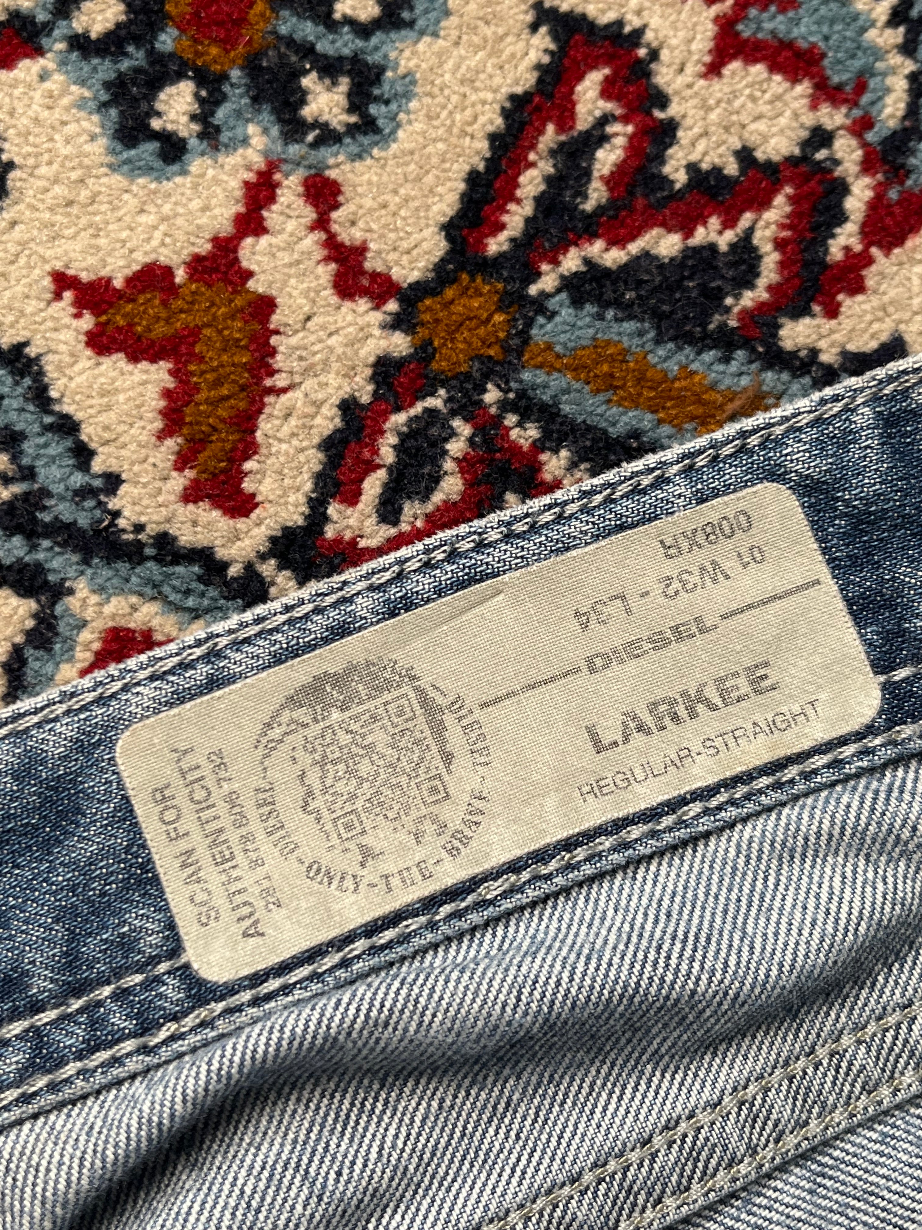 Diesel Larkee Regular Straight FIT Light WashED Distressed JEANS - 34
