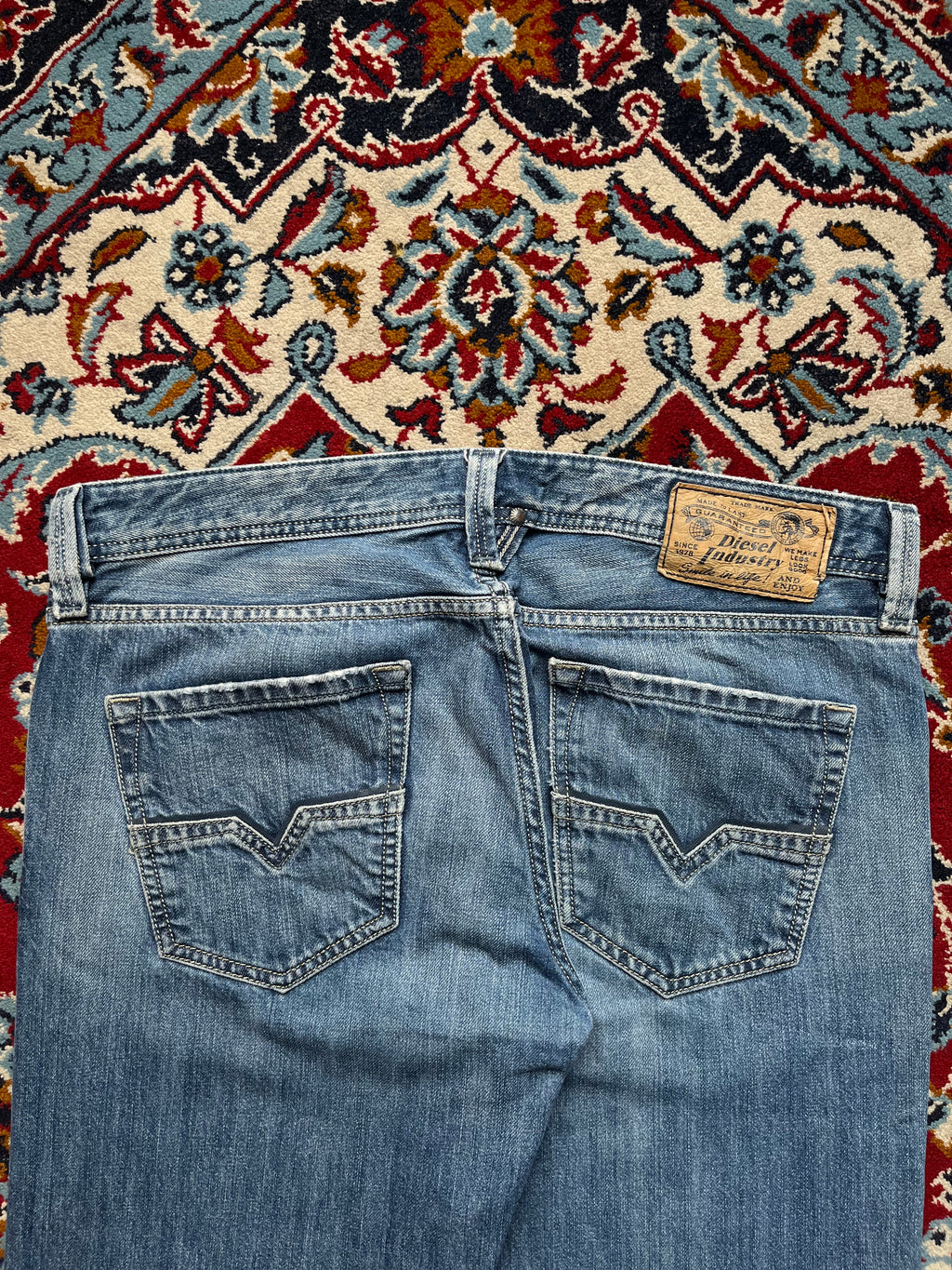 Diesel Larkee Regular Straight FIT Light WashED Distressed JEANS - 34