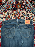 Levi's 514 Straight Relaxed FIT Medium Washed Classic JEANS - 34