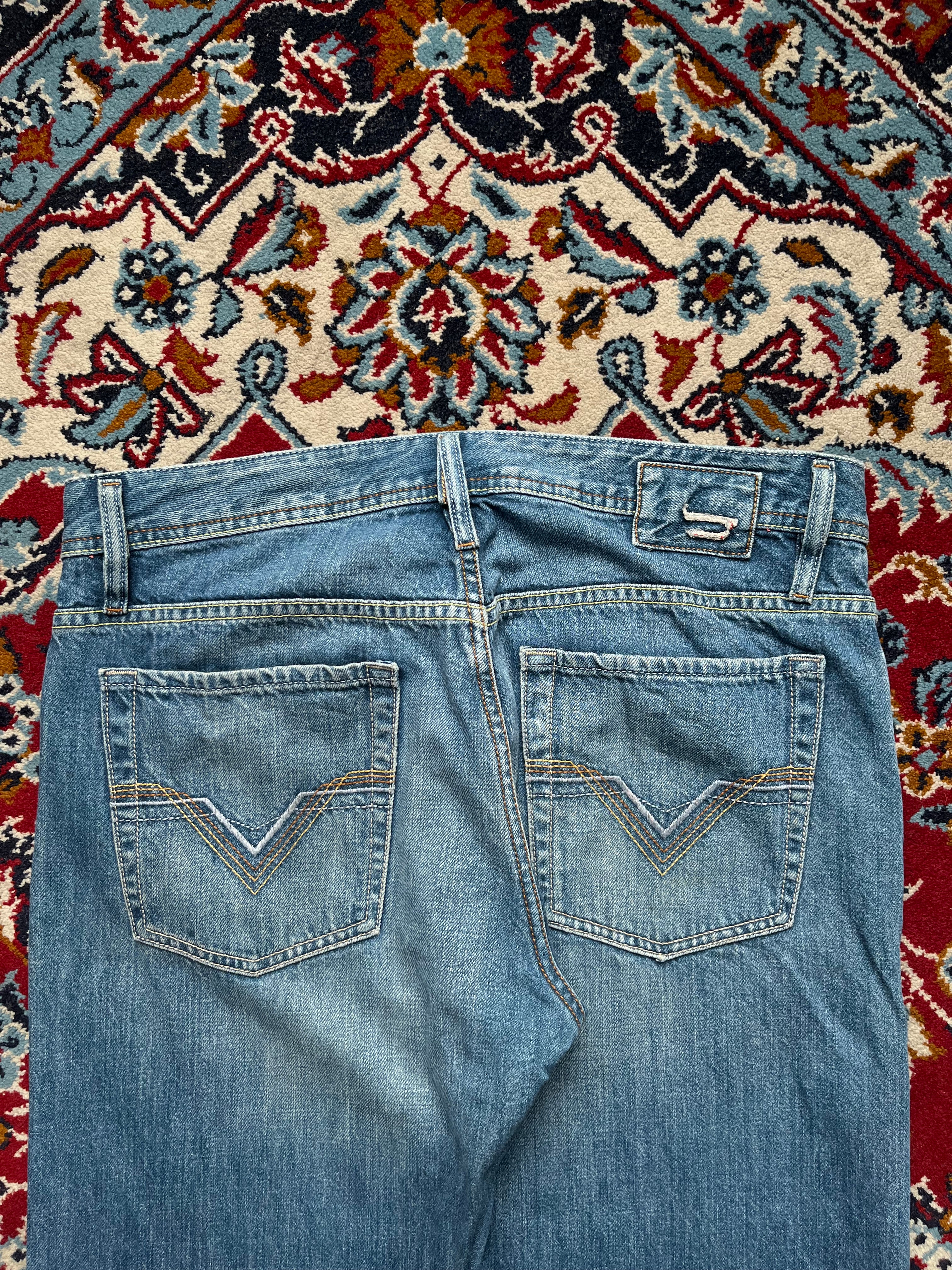 Diesel Industry Medium WashED BOOTCUT JEANS - 32