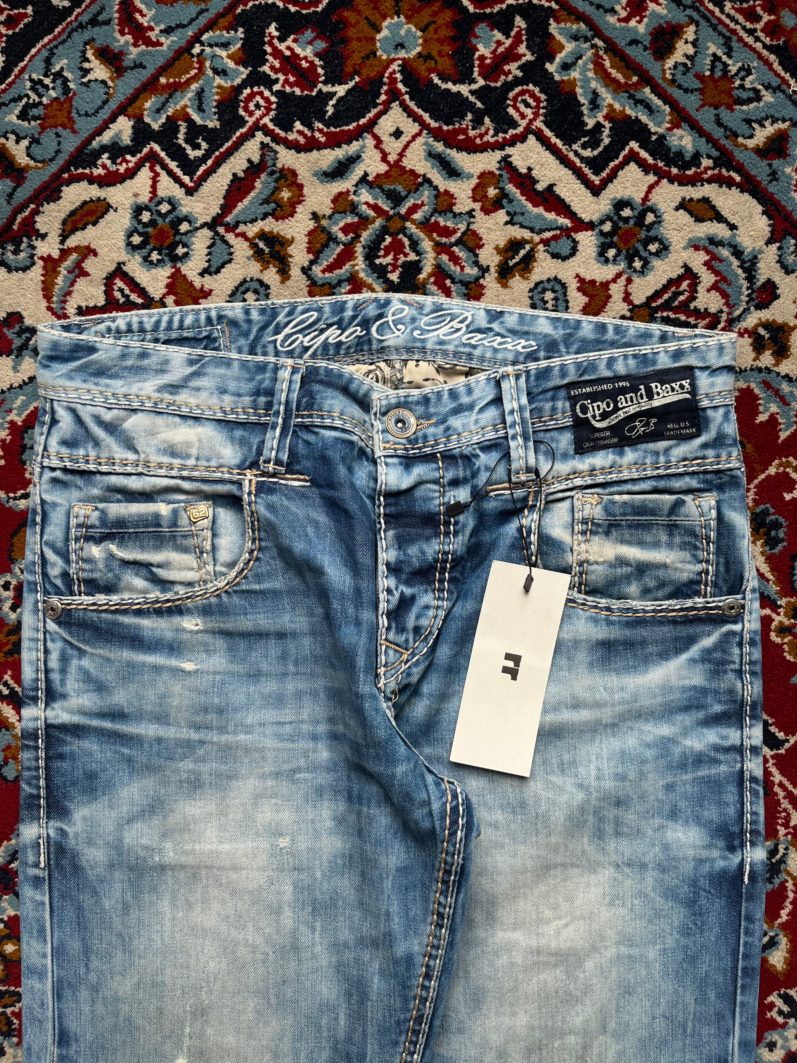 Cipo & Baxx Distressed Thick Stitch Light WashED STRAIGHT FIT JEANS - 34