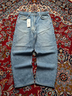 Calvin Klein Easy Fit Light WashED Straight FIT JEANS - 32