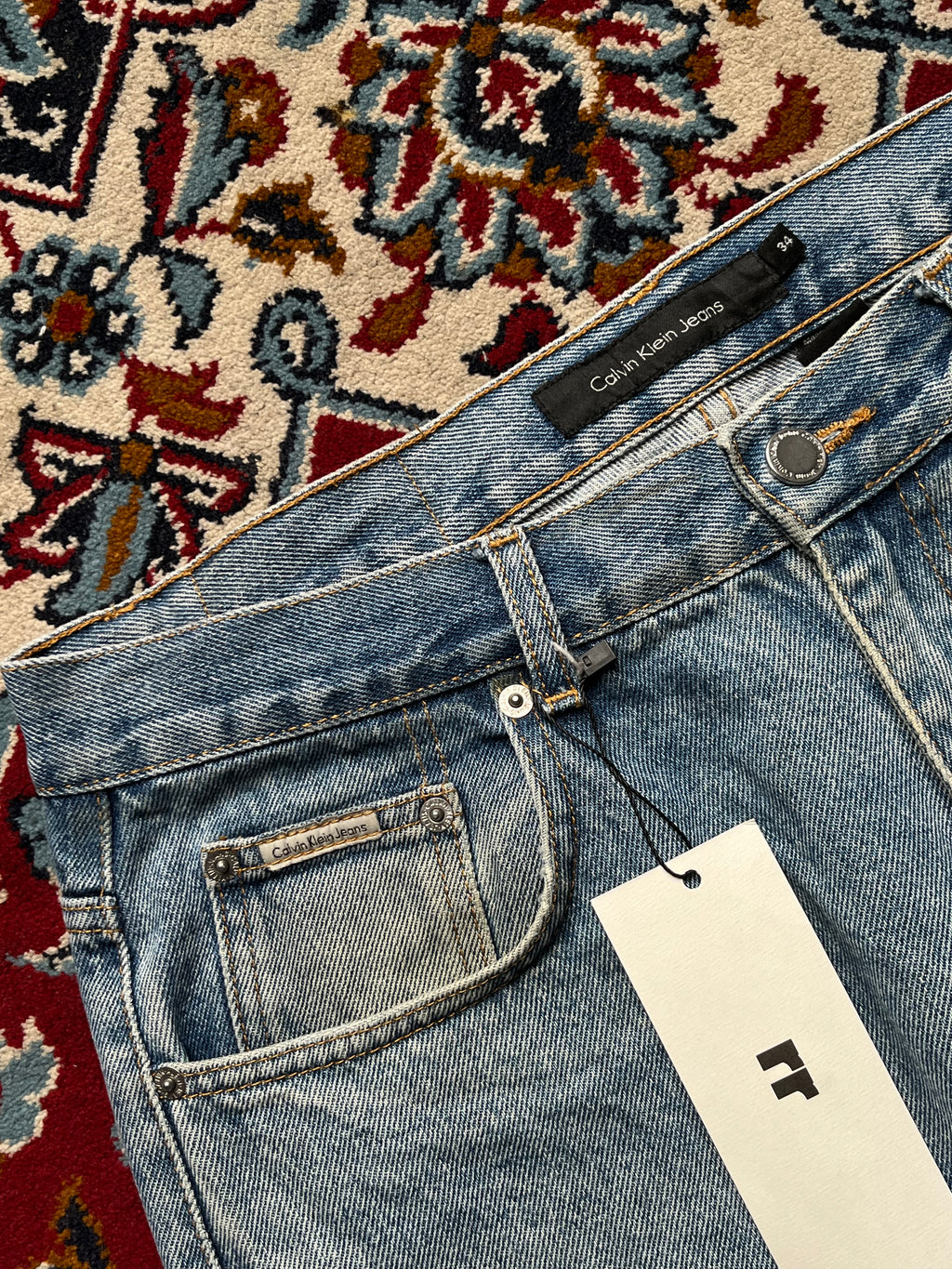Calvin Klein Easy Fit Light WashED Straight FIT JEANS - 32