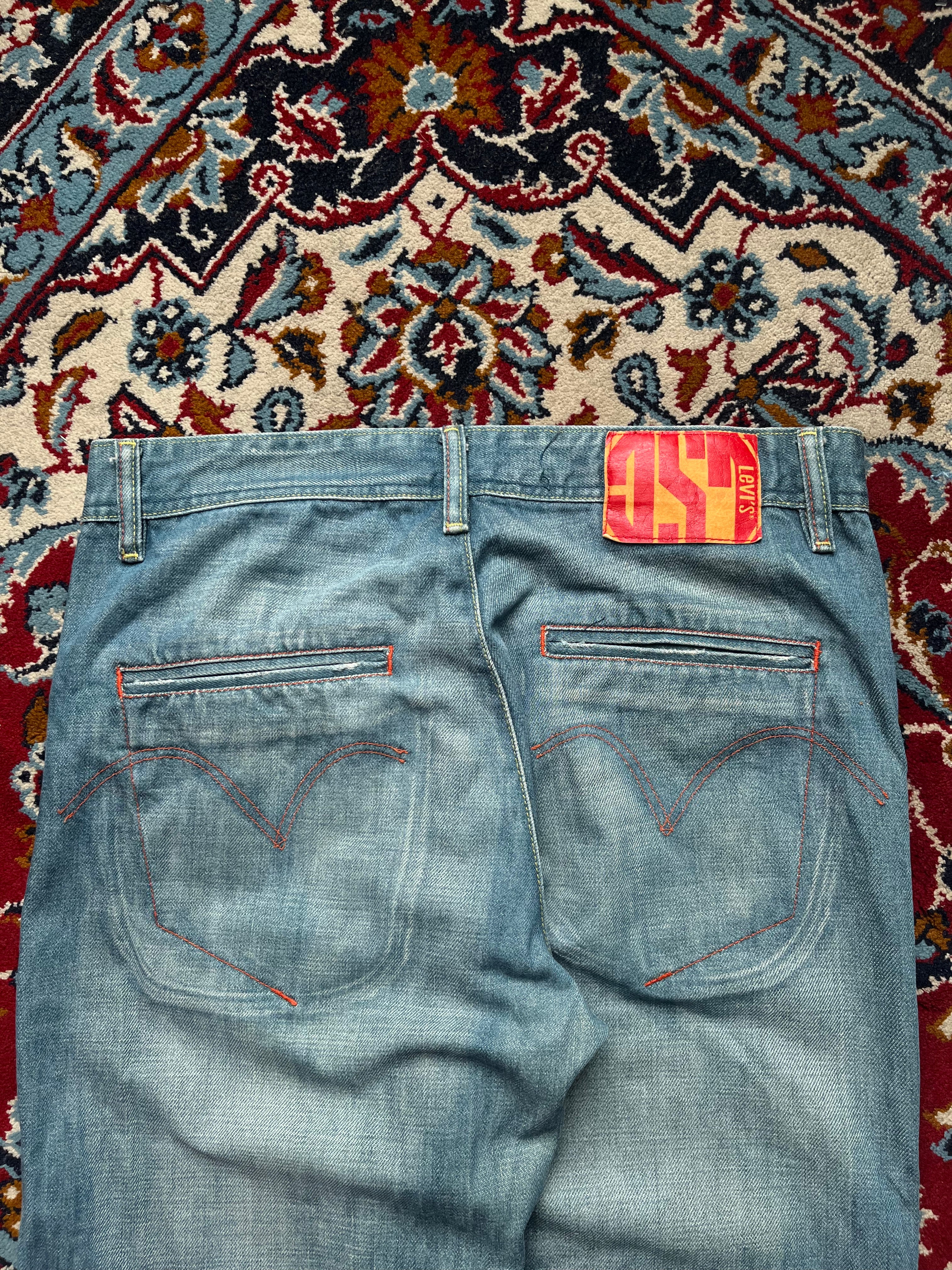 Levi's Lowrise Bootcut Plaid Lining Light WashED JEANS - 32