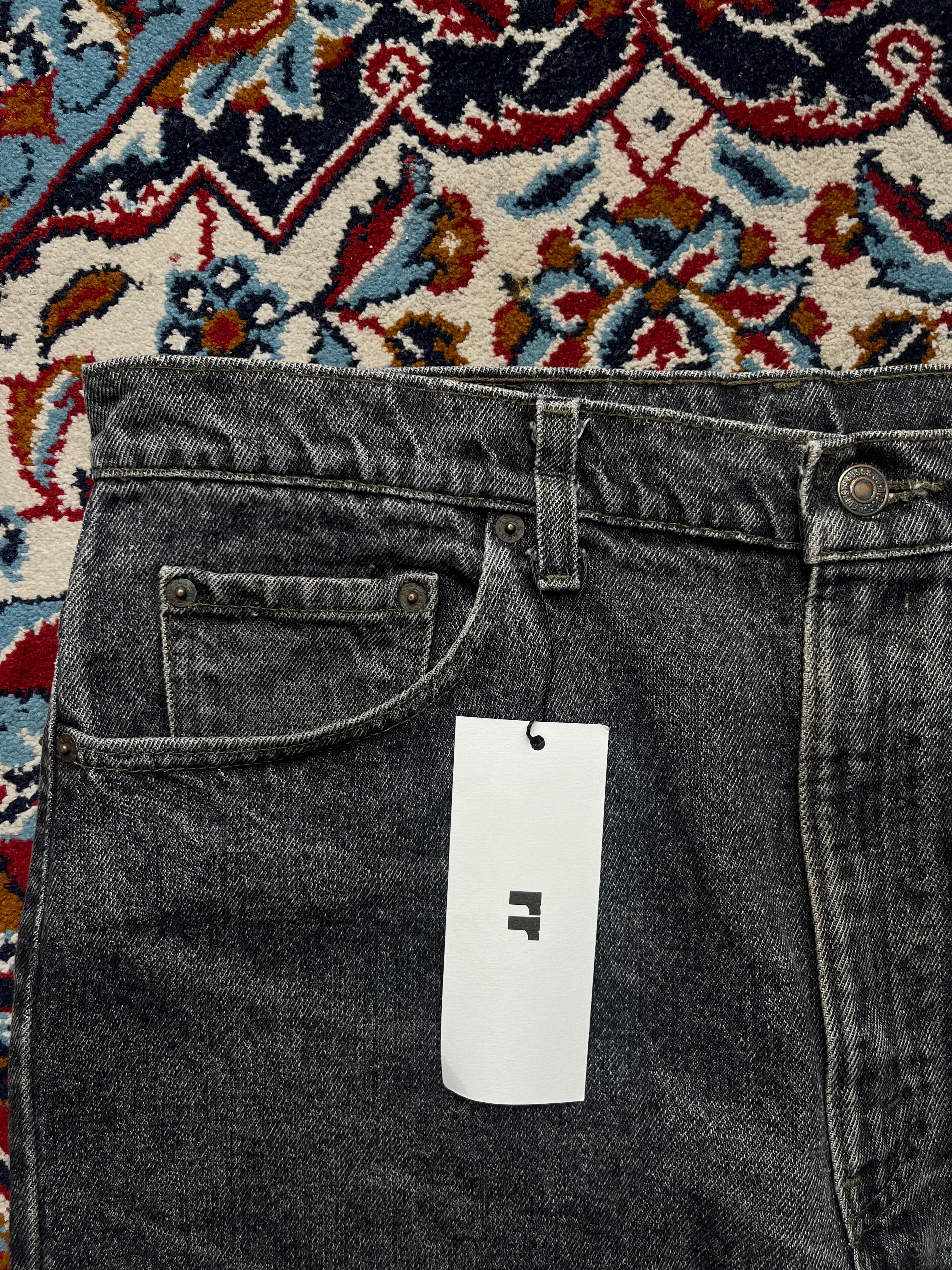 Vintage Levi's 550 Heavyweight Blackish gray WashED Denim JEANS - 36
