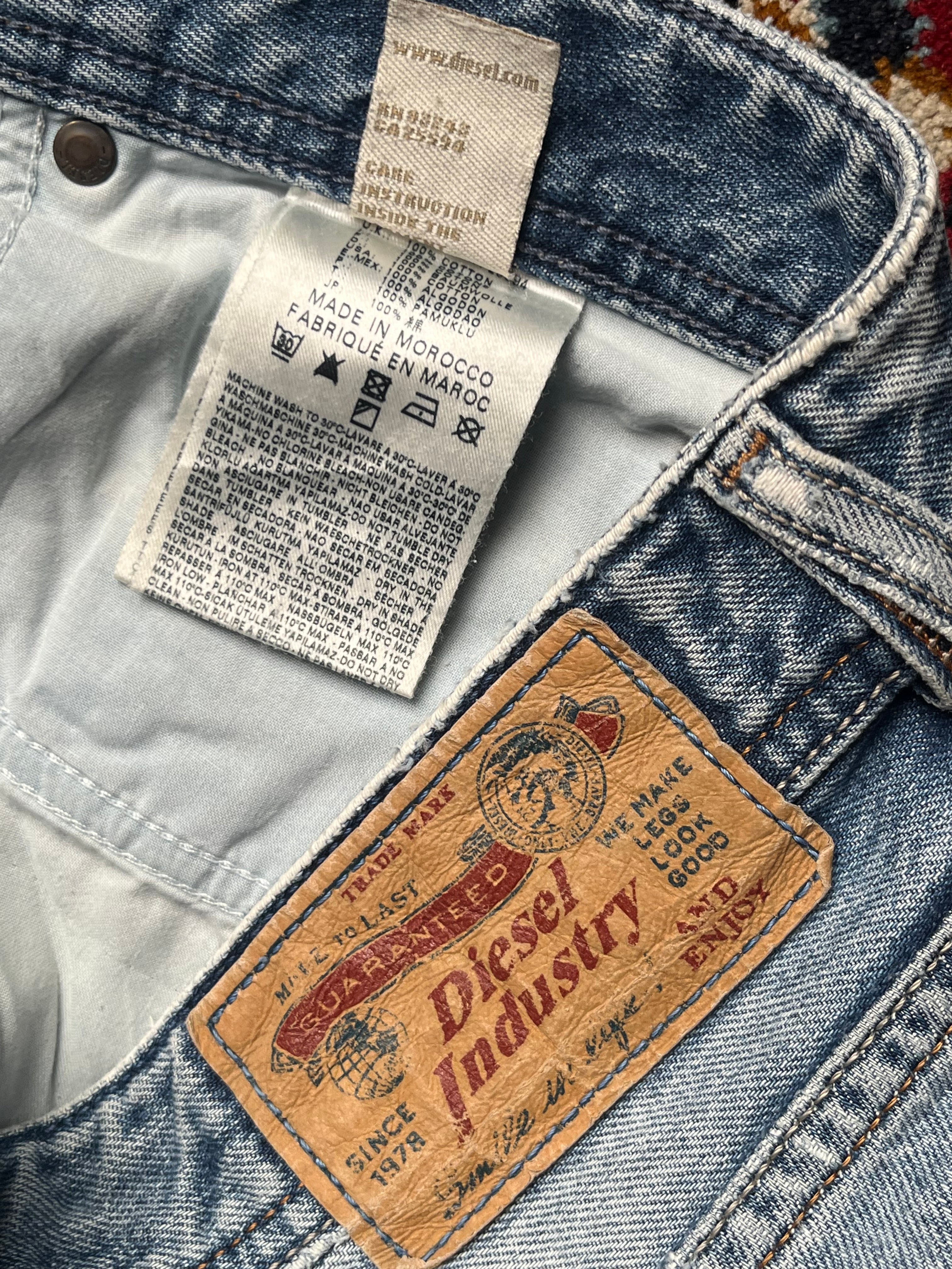 Diesel Larkee WashED Light Blue Straight Fit JEANS - 34