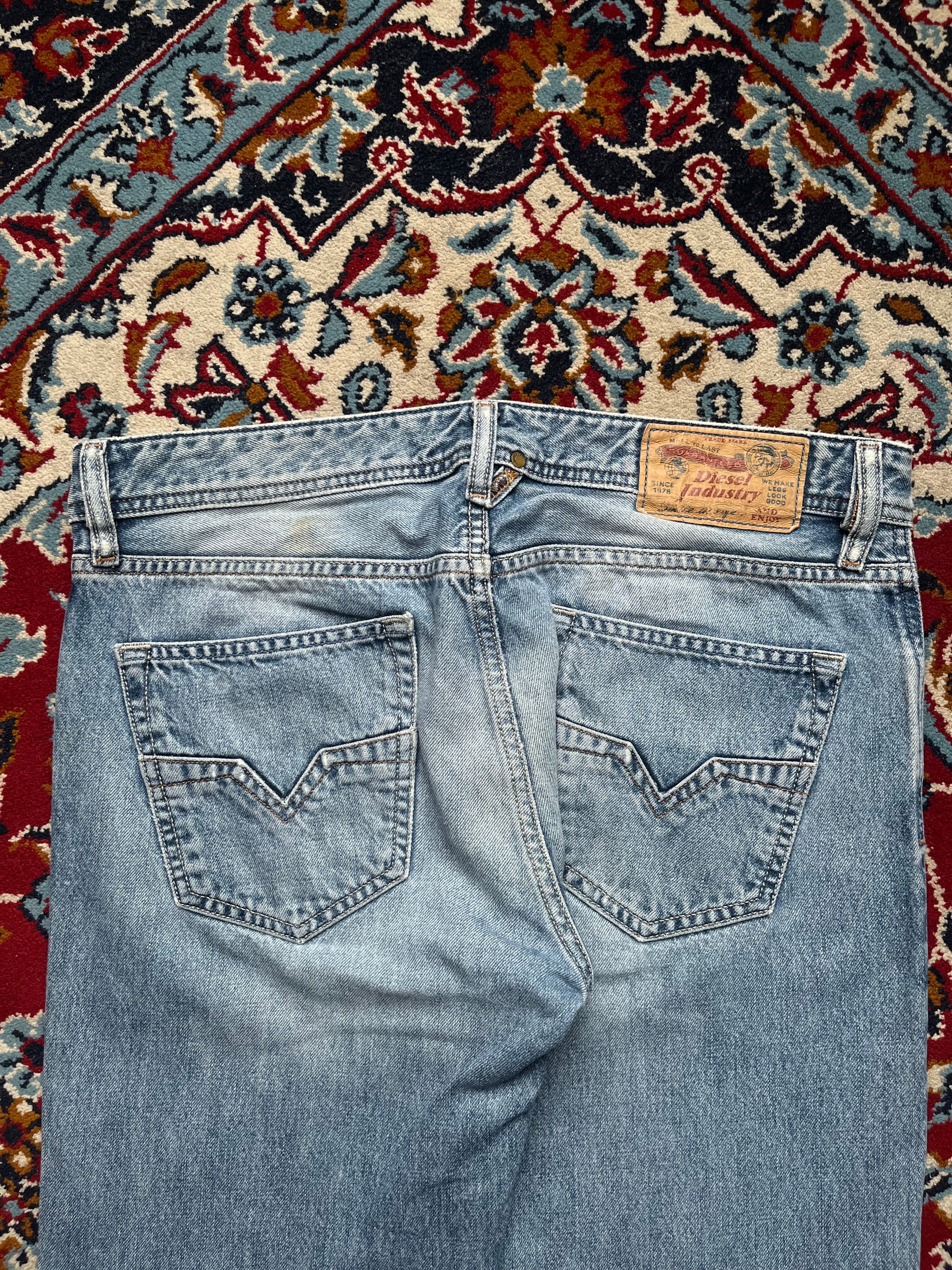Diesel Larkee WashED Light Blue Straight Fit JEANS - 34