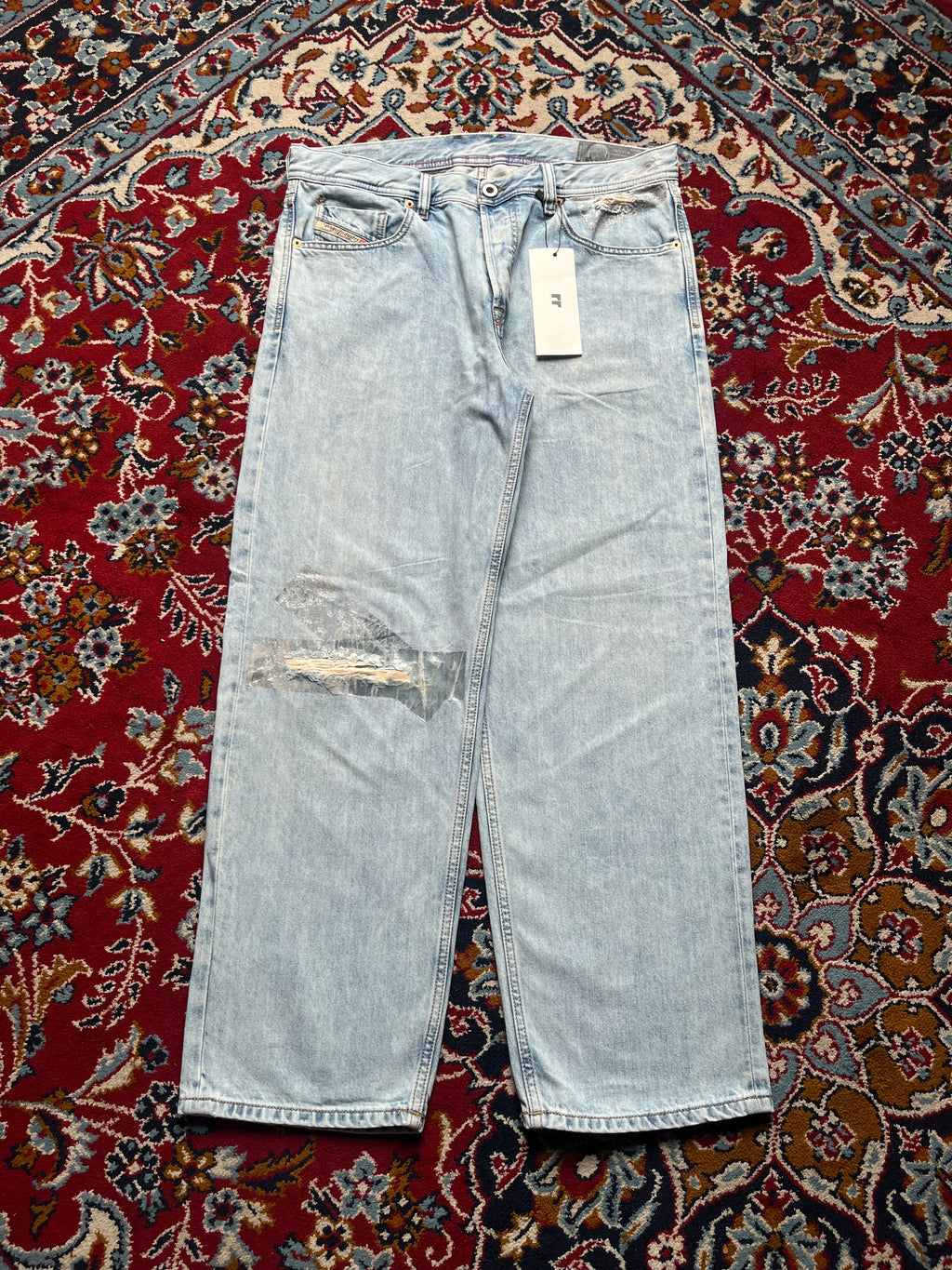 Diesel Dagh Relaxed FIT Light WashED Distressed Graphic JEANS - 34