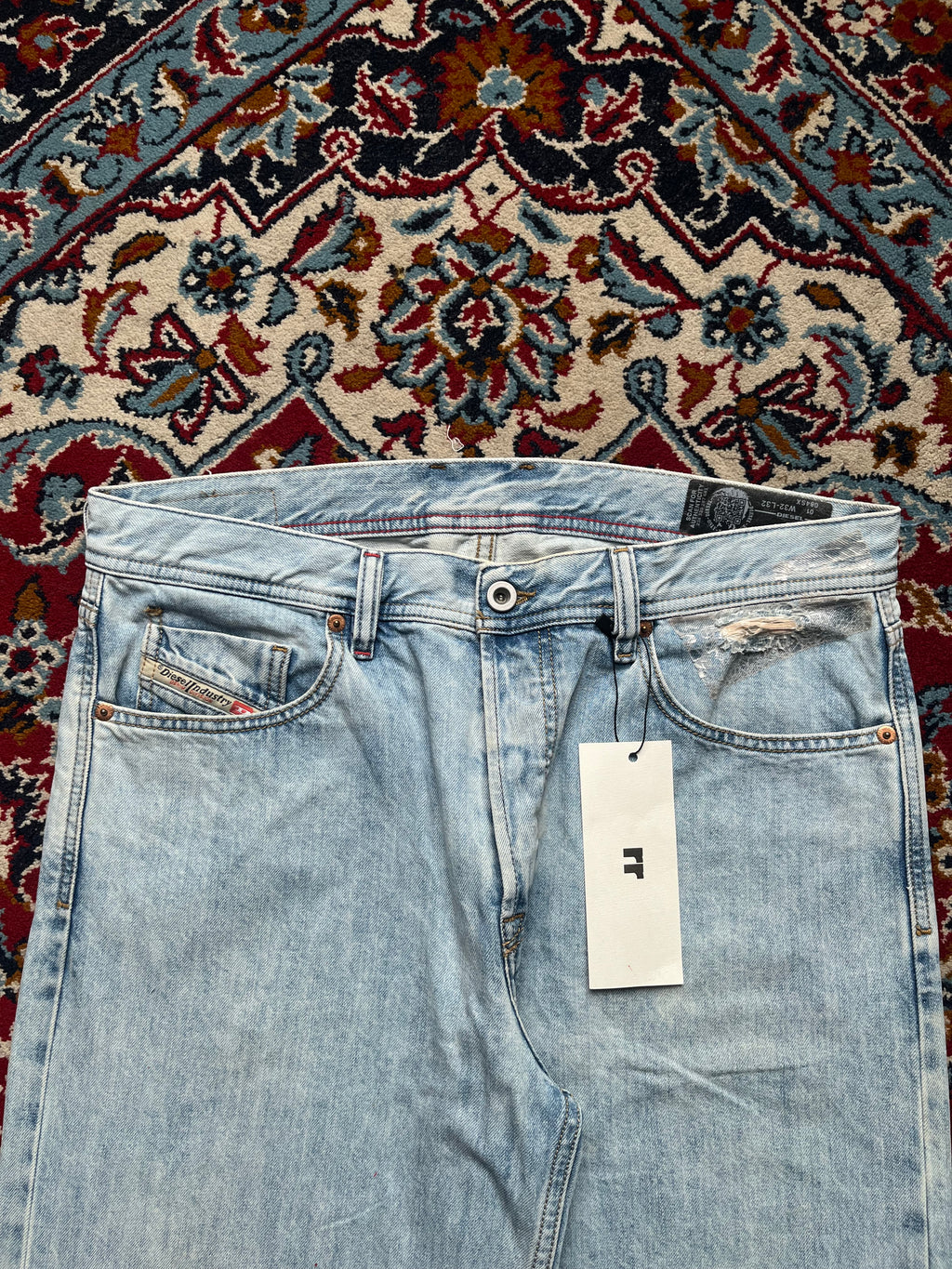 Diesel Dagh Relaxed FIT Light WashED Distressed Graphic JEANS - 34