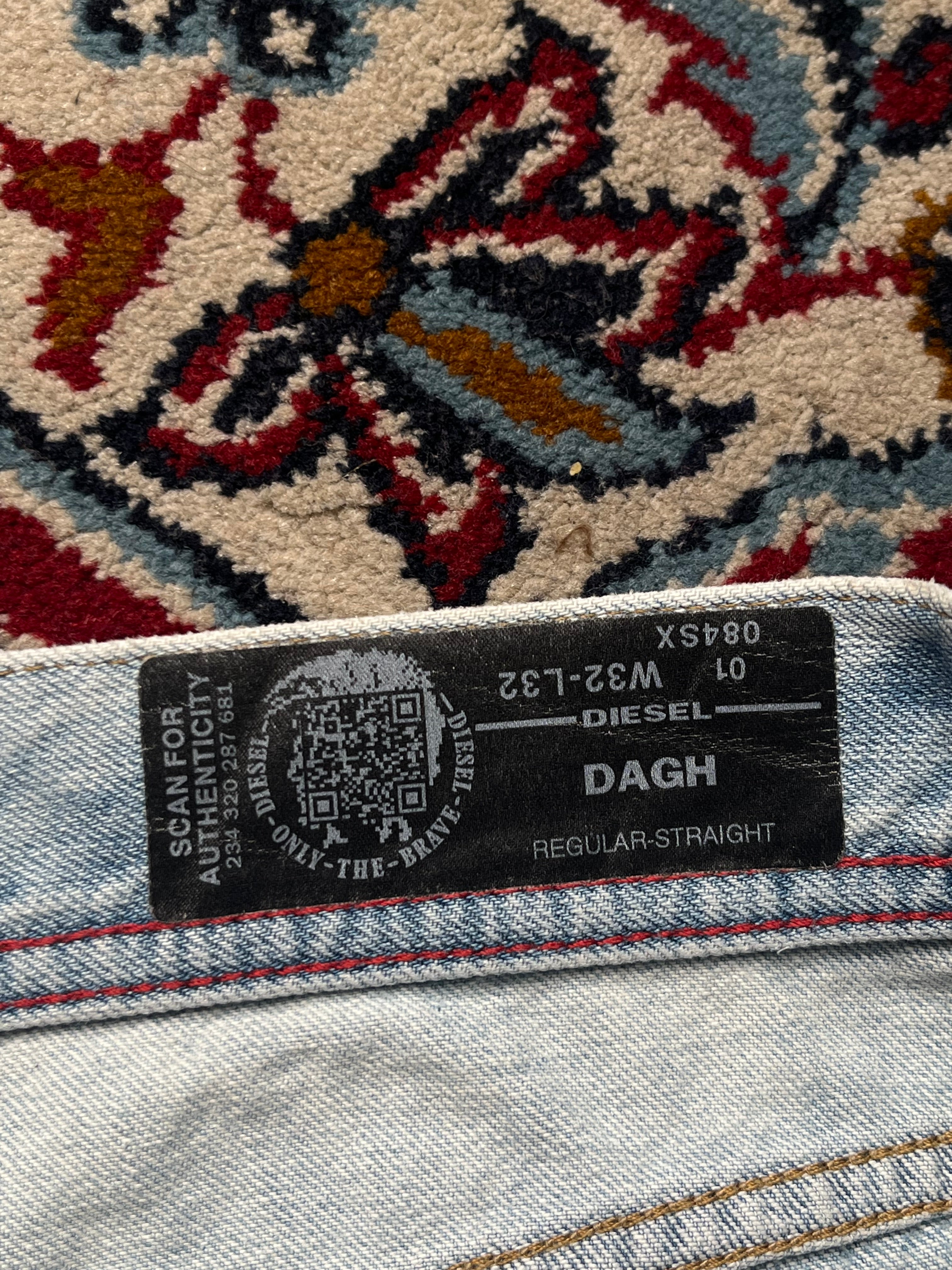 Diesel Dagh Relaxed FIT Light WashED Distressed Graphic JEANS - 34