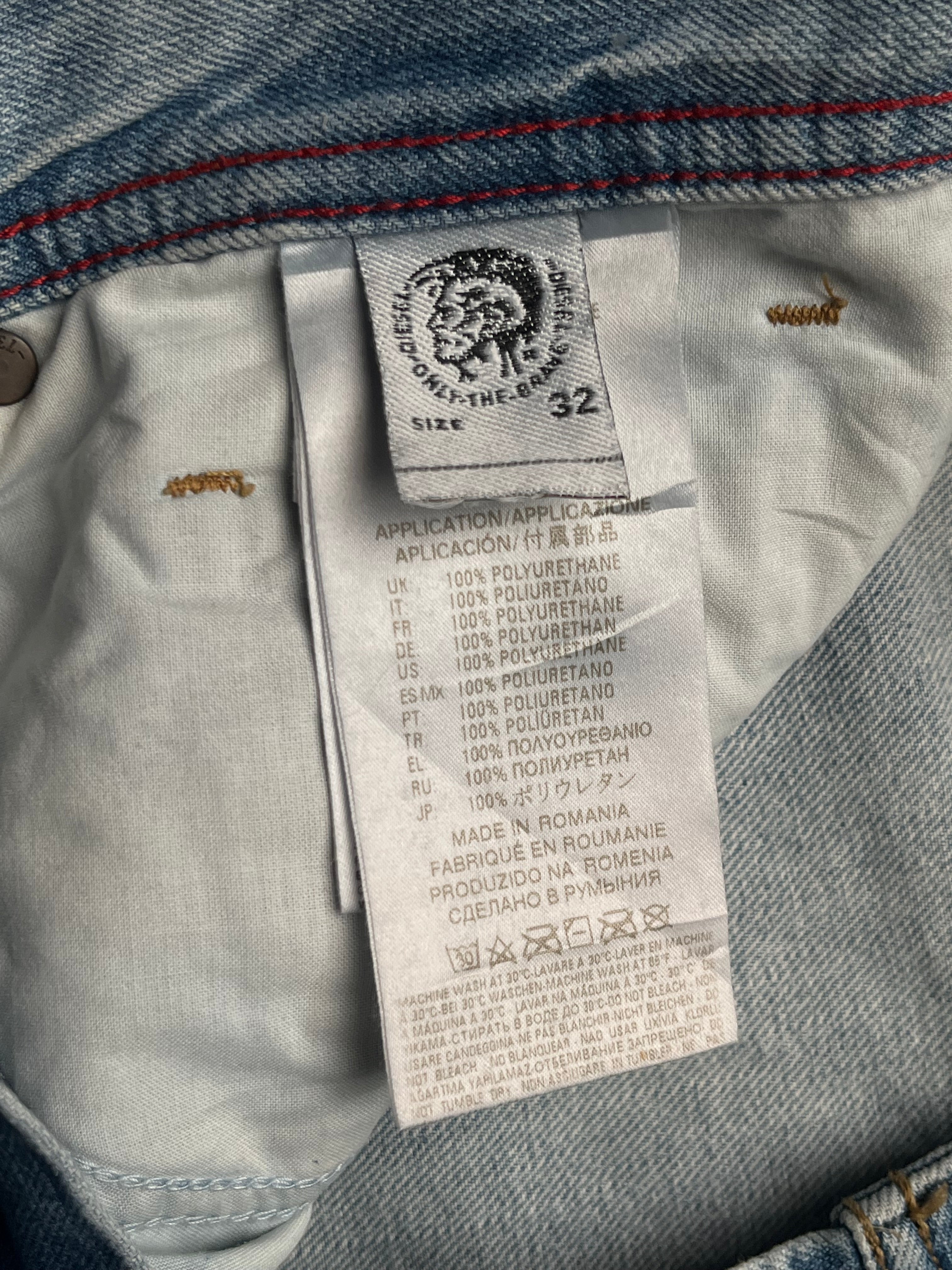 Diesel Dagh Relaxed FIT Light WashED Distressed Graphic JEANS - 34